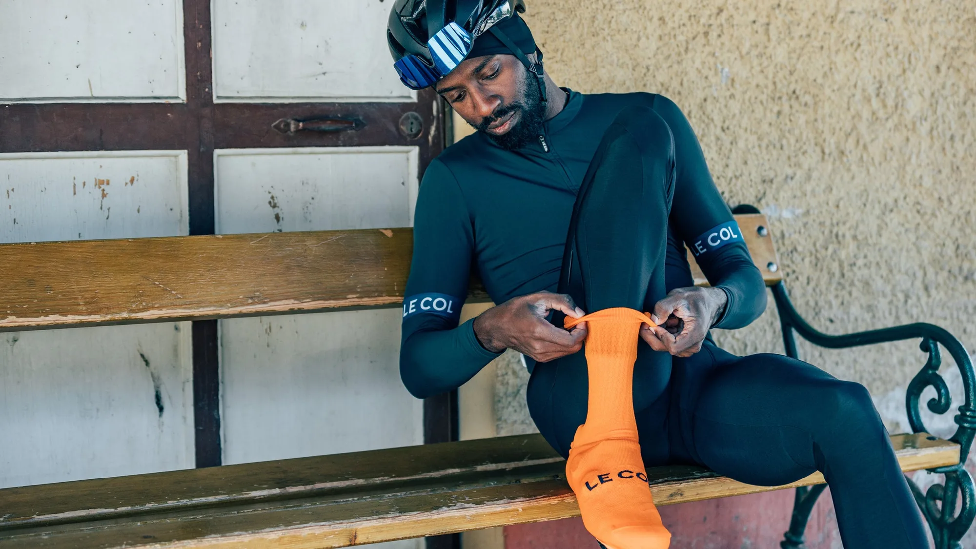 Cycling Oversocks vs Toe Covers: Which Keeps Feet Warmer?
