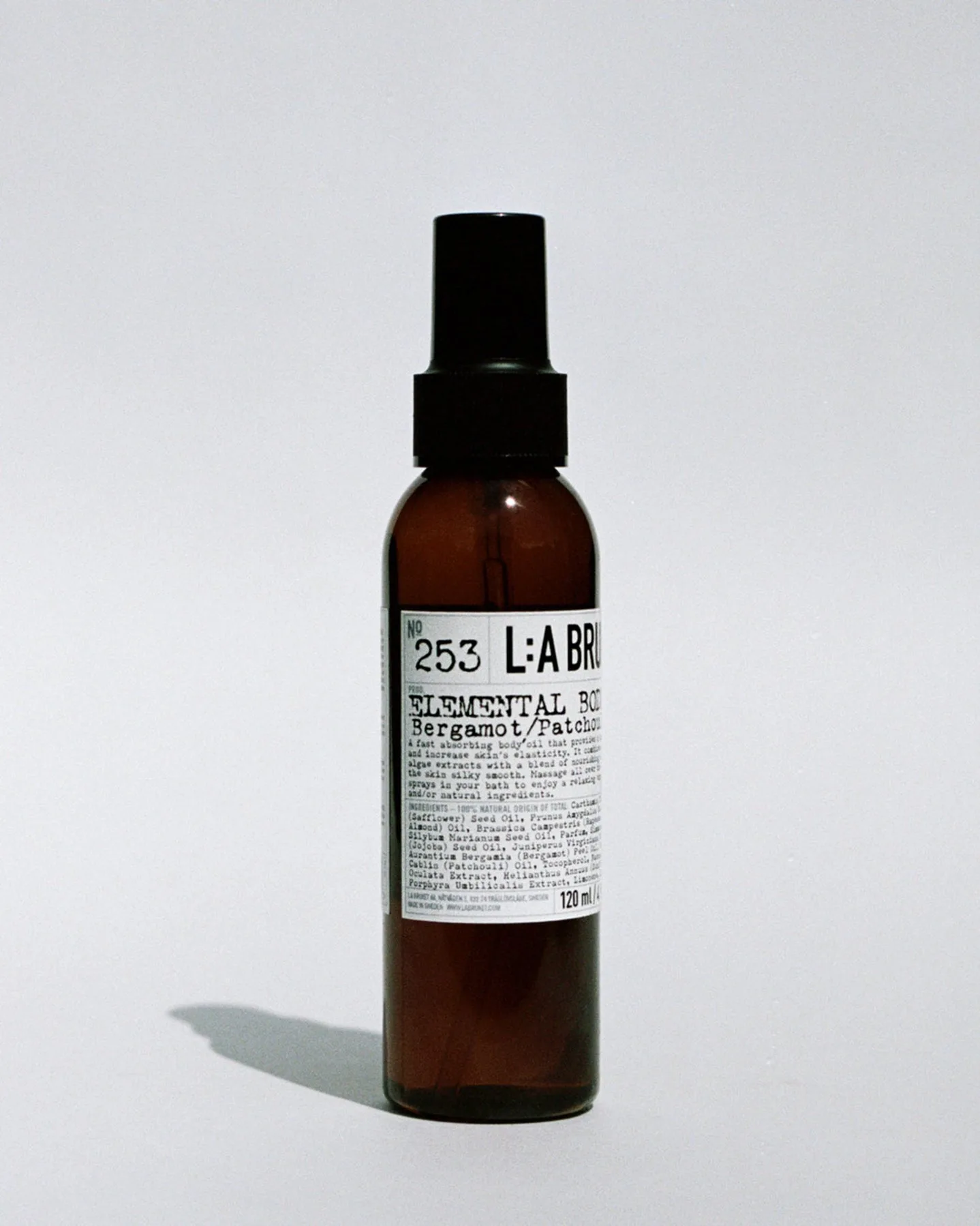 The Role of Moisturizers in Anti-Aging Skincare: Hydration for Youthful Skin