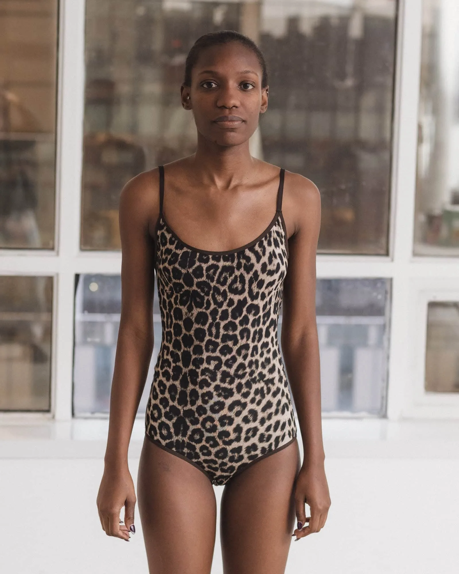 Bodysuits vs. tops: ¿cuál favorece más?