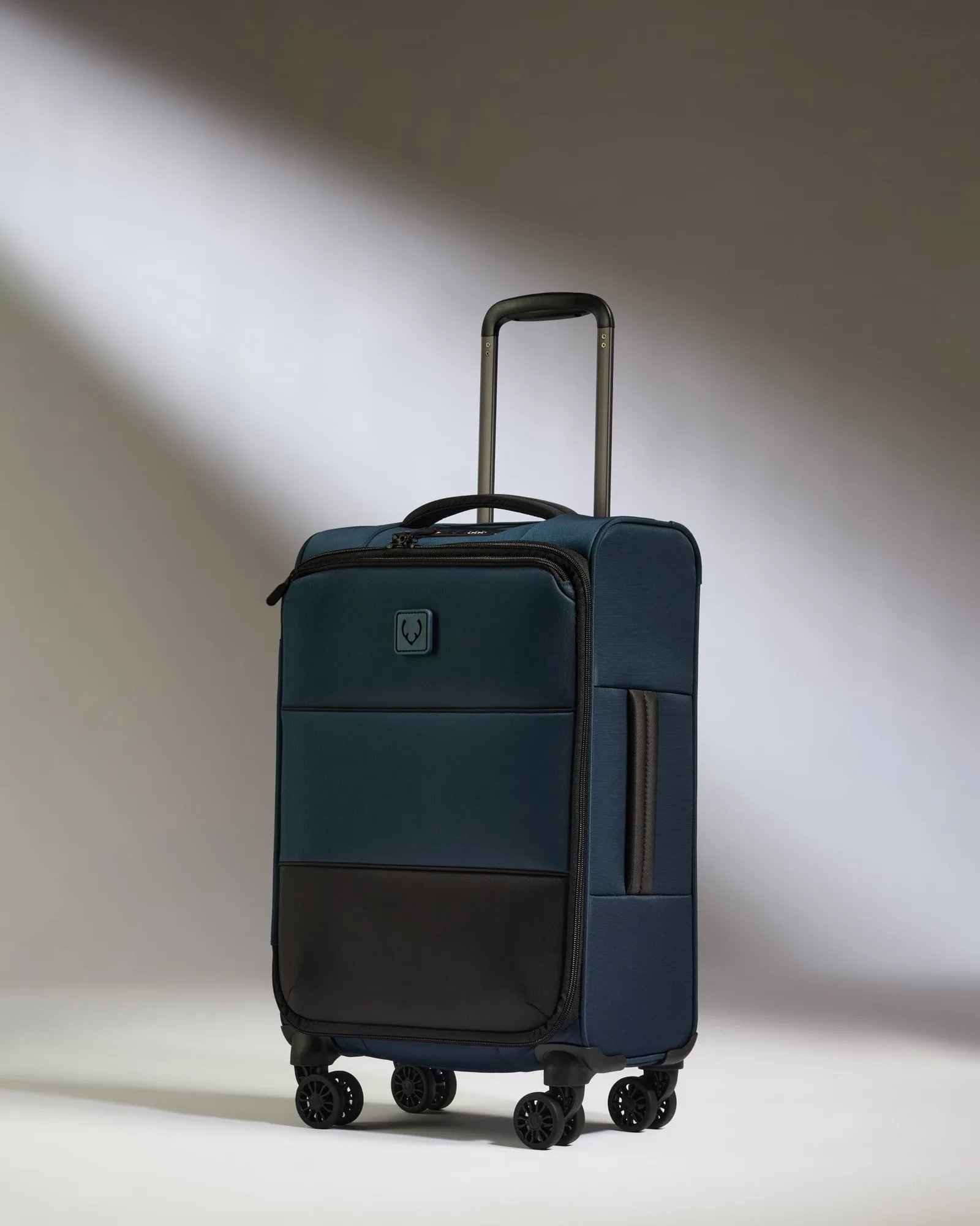 Soft Stripe 2.0 vs mala de cabina rígida: qual bagagem de mão lhe convém?