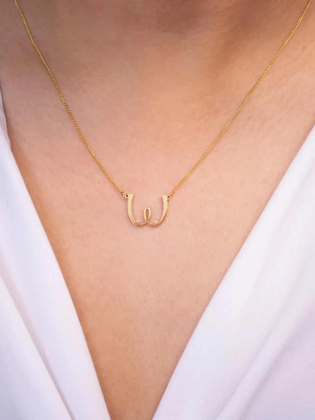 Clitoris Necklace: A Wearable Pleasure Object