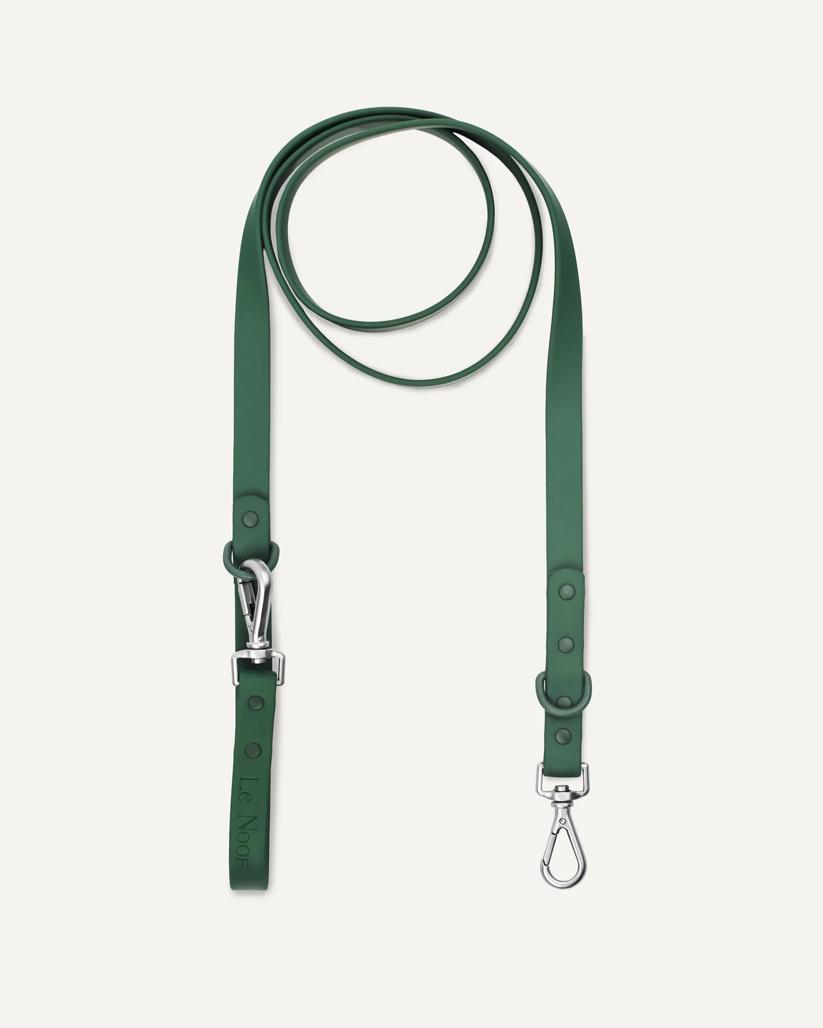 How to Choose a Waterproof Dog Leash for Wet Weather
