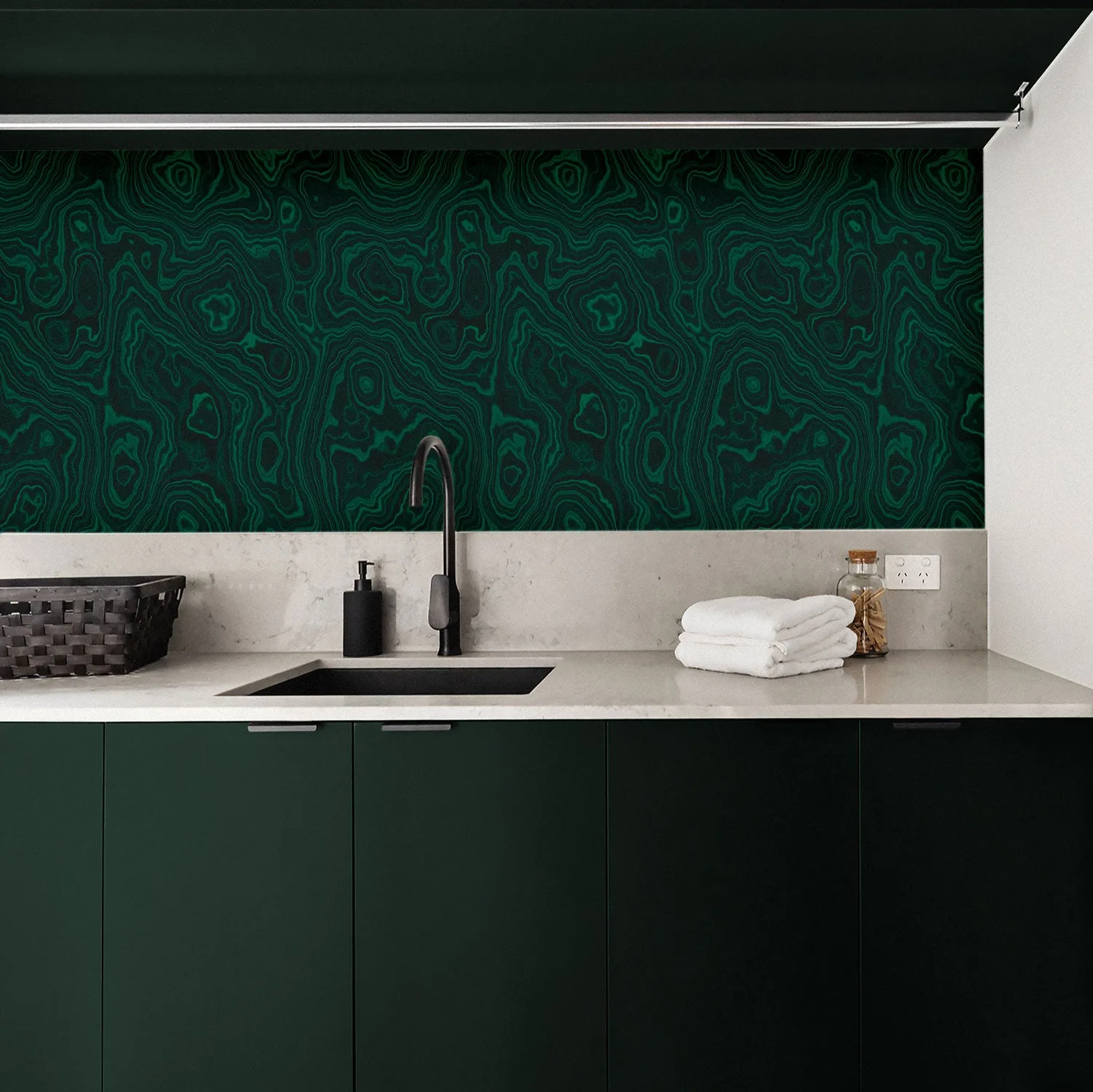Malachite vert émeraude ou carrelage gris clair : lequel choisir ?