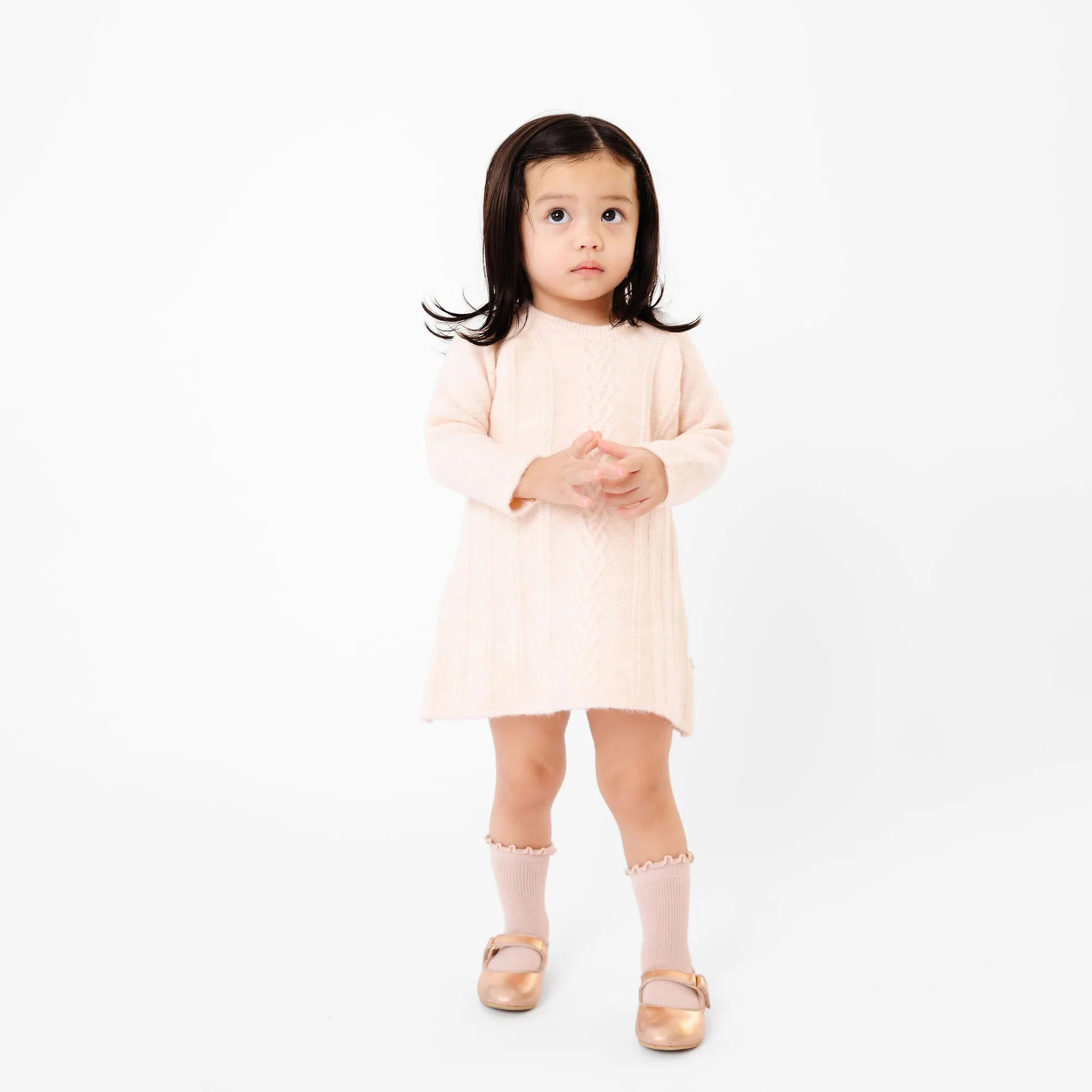 Robe en maille vs. couverture en maille : quelle couche douillette pour bébé ?