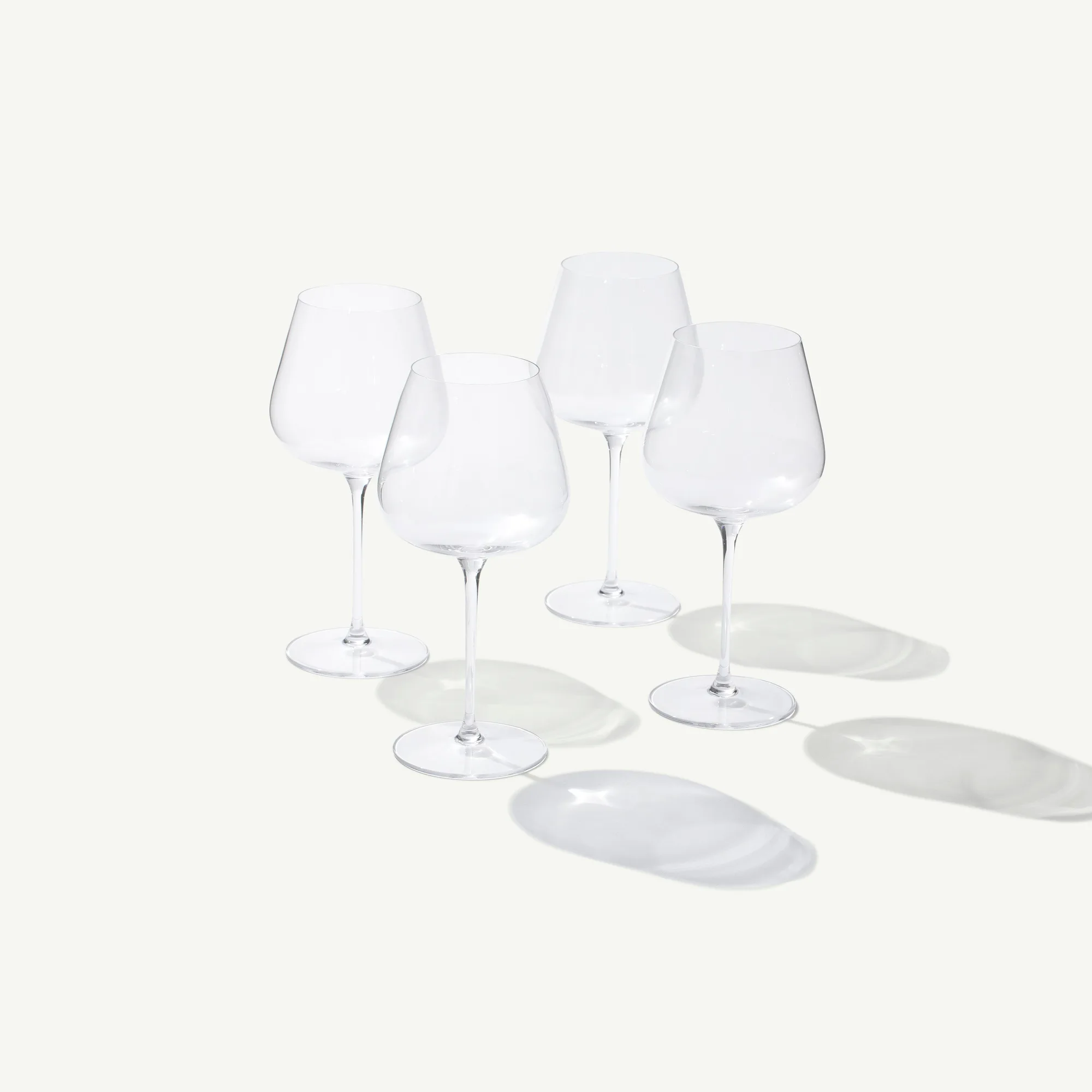 Wine Glass Sets vs Drinking Glasses: Which for Entertaining?