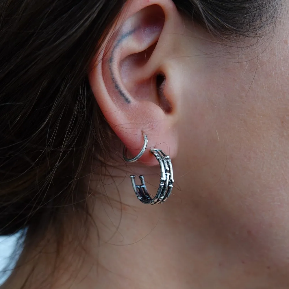 نصائح العناية بأقراط Bone Hoops القوطية