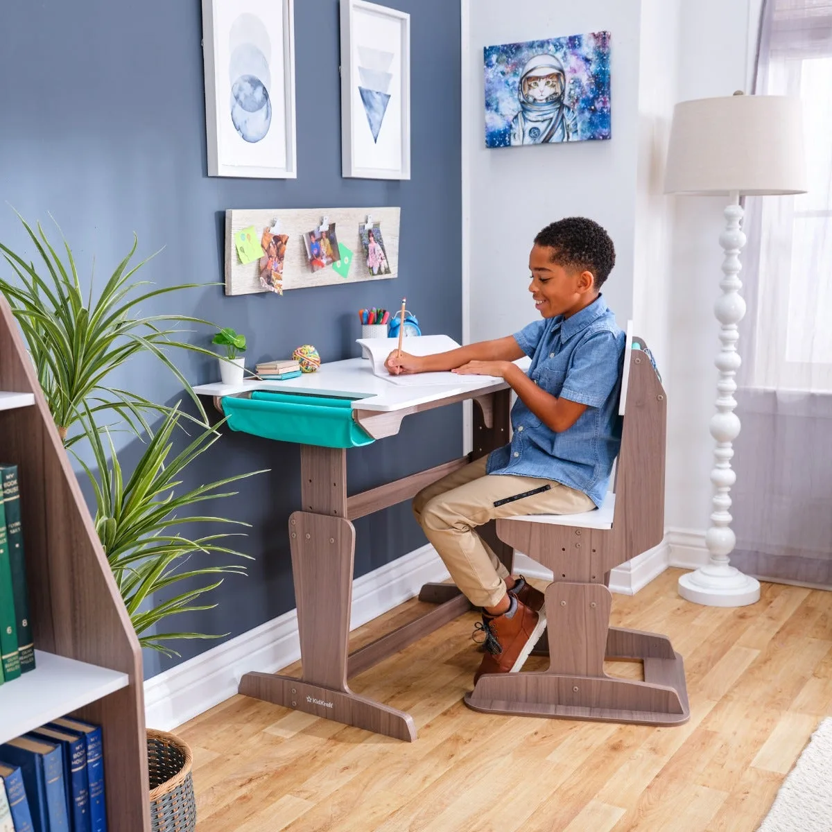 ¿Qué es un escritorio y silla ajustables para niños?