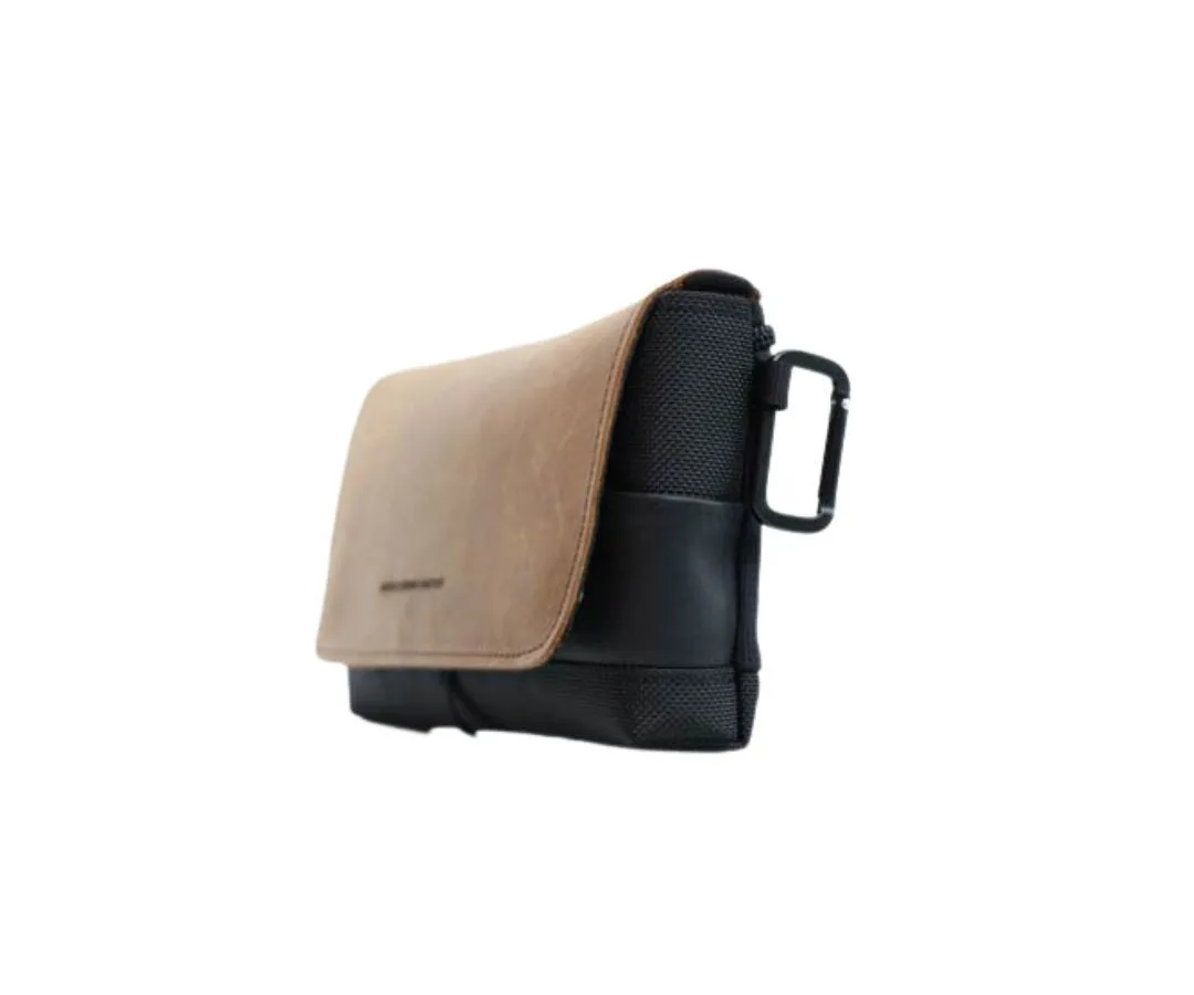 Mosquetón de aluminio negro: usos diarios para tus bolsos