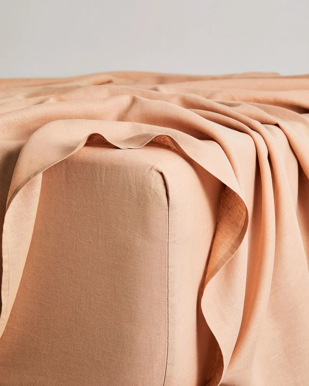 How to Remove Wrinkles from Linen Bedding Naturally: Easy, No-Iron Tips