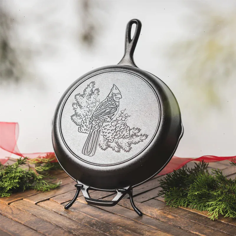 Lodge Heat-Treated Oval Cast Iron Server vs Classic Server: Which Is Better for Your Table?