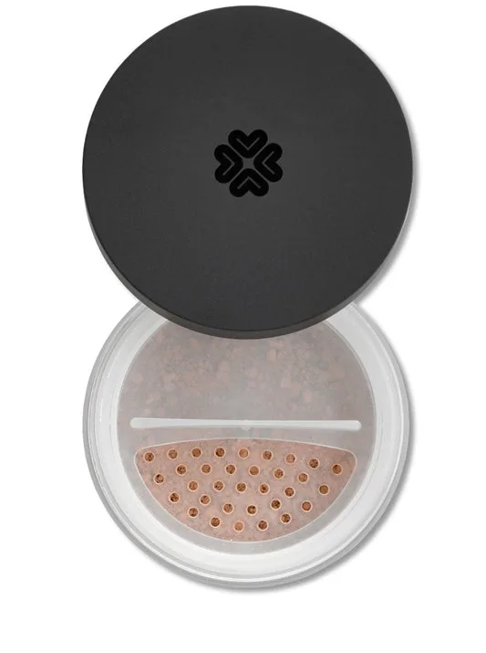 How to Stop Mineral Foundation From Looking Cakey on Dry Skin