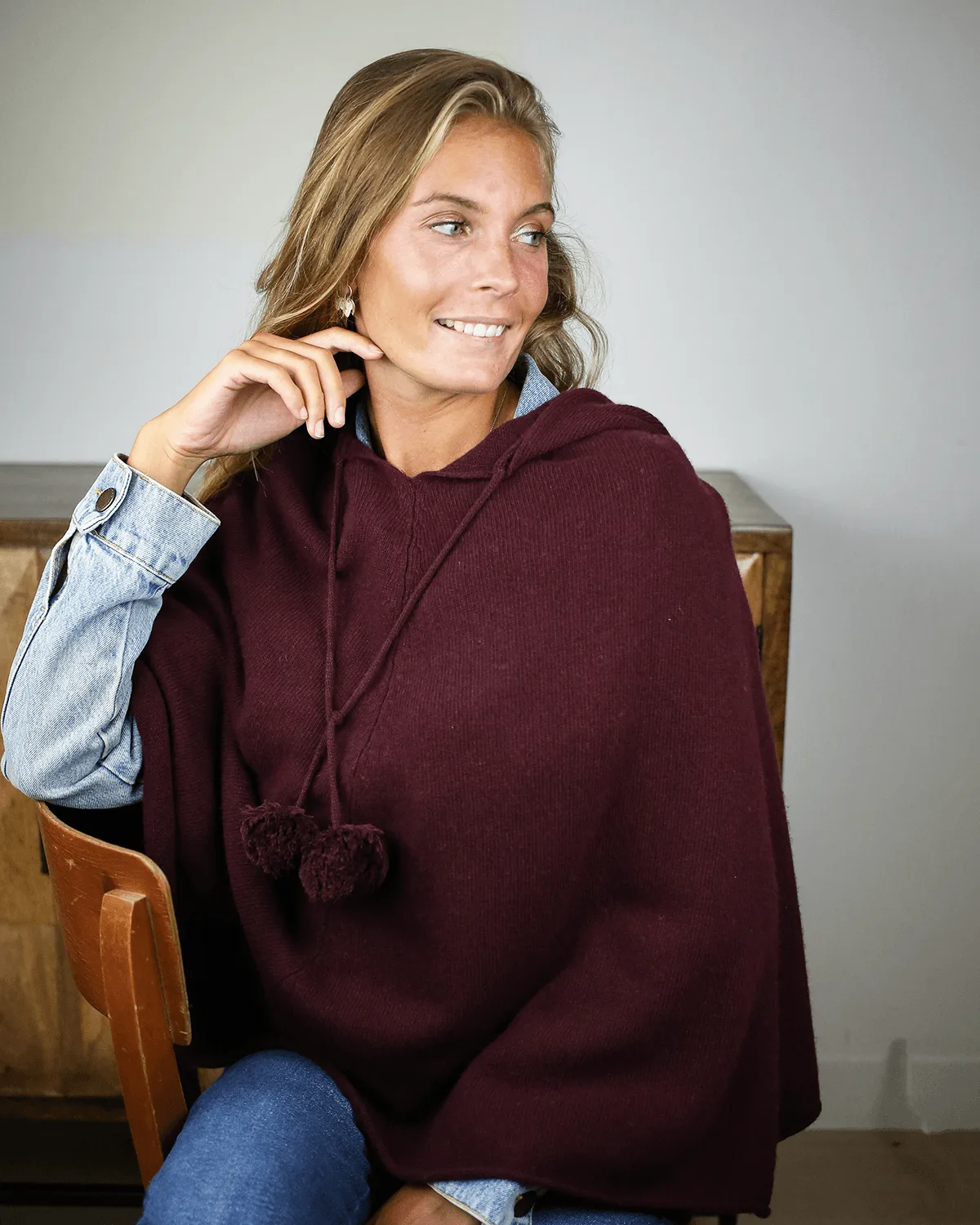 Poncho à capuche femme bordeaux en laine et cachemire