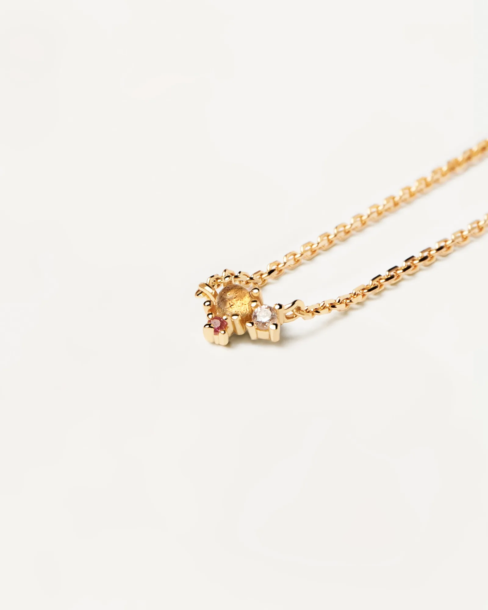 How to Layer Necklaces Like a Pro: A Step-by-Step Guide