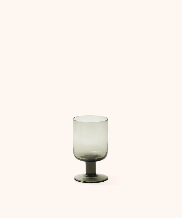The Art of Serving Wine: Glasses, Temperatures, and Perfect Pairings