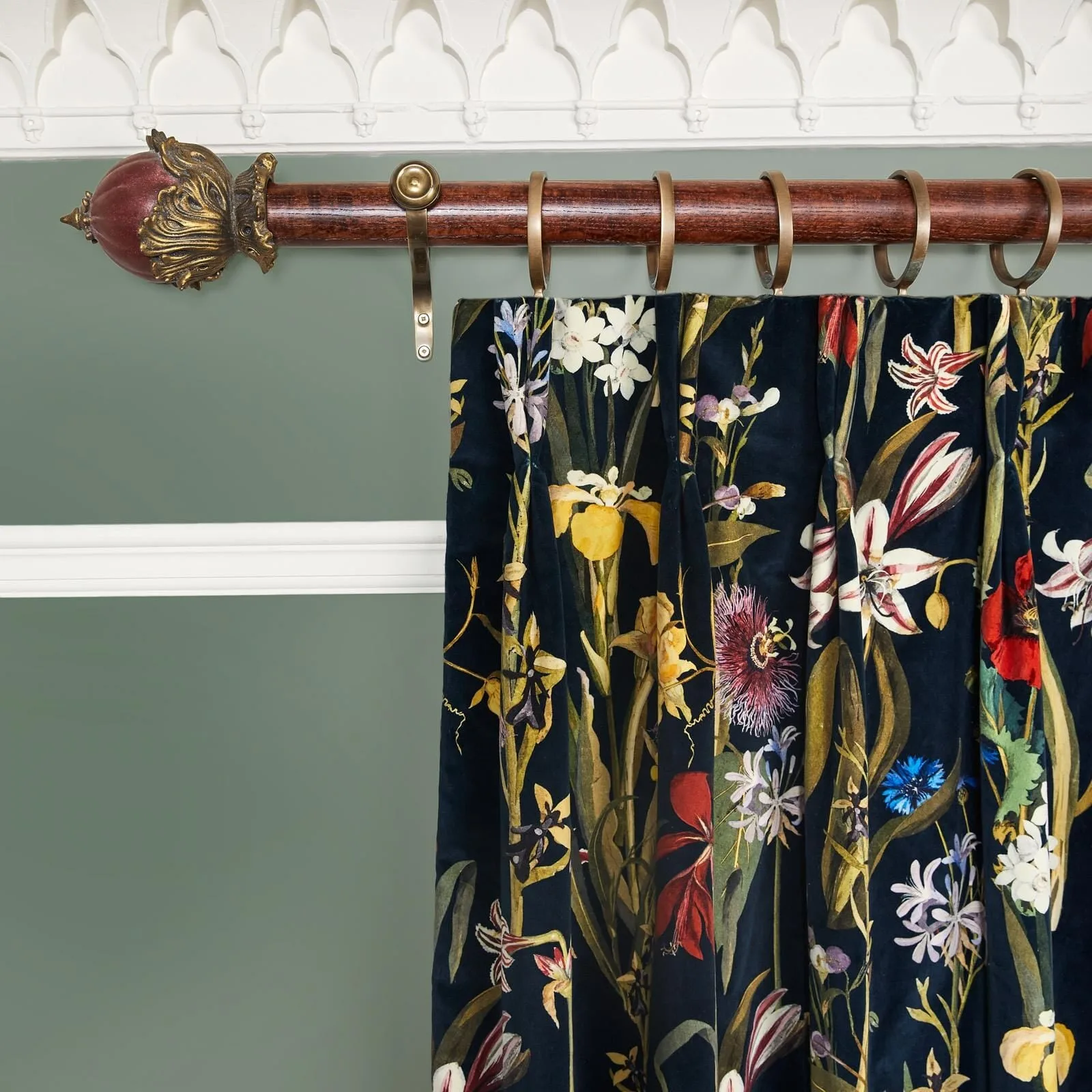 Transform Your Space: The Benefits of Adding Houseplants to Your Home Decor