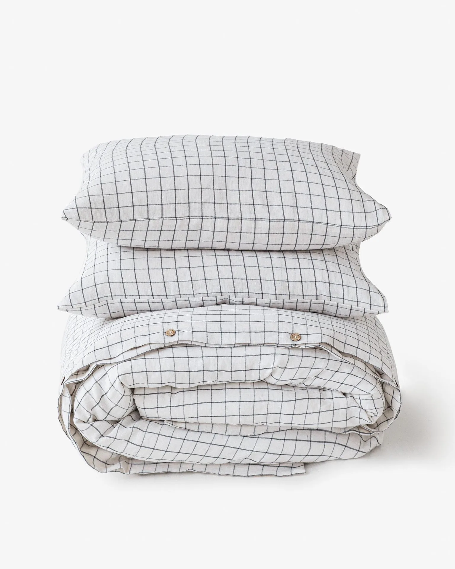Linen vs Bamboo Sheets: Which Fabric is More Breathable for Better Sleep?