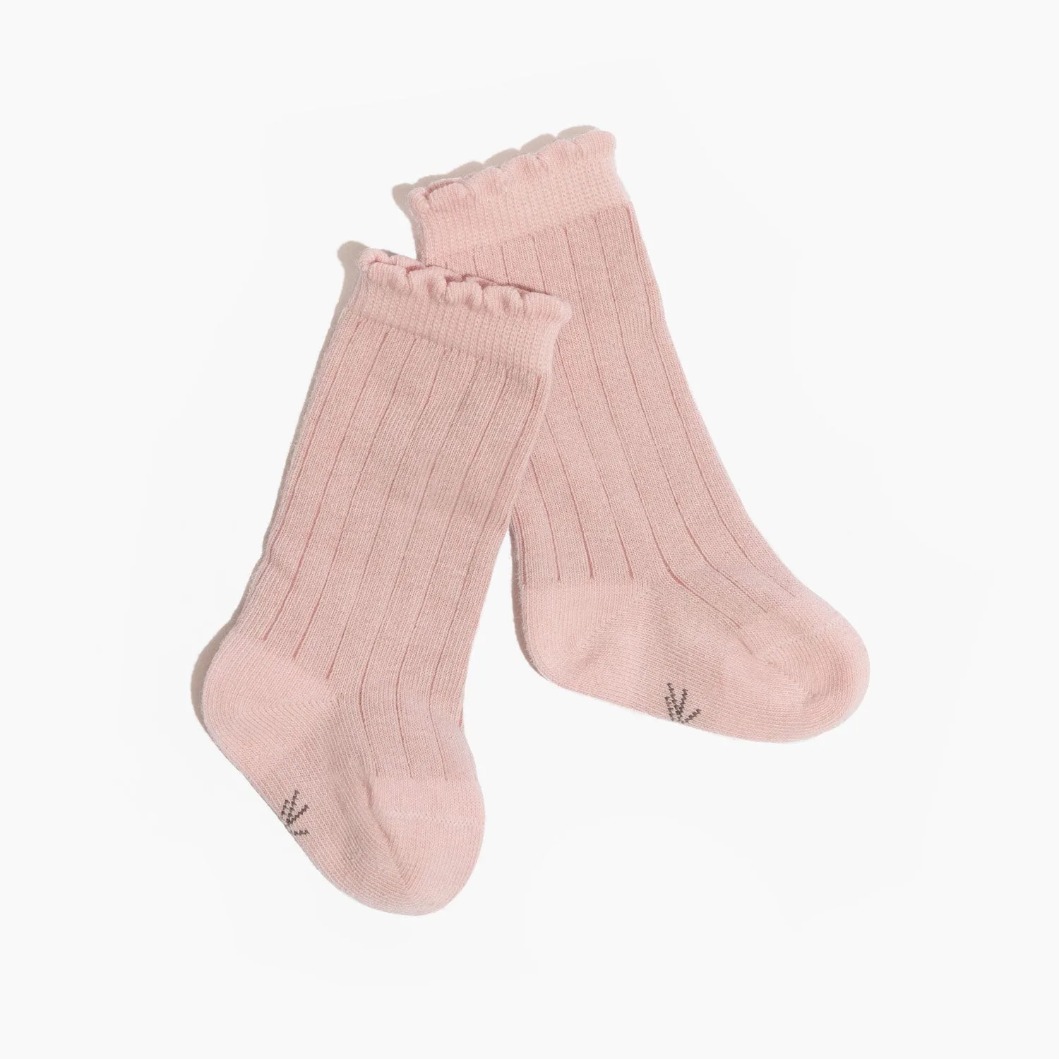 Zo style je geruwde kniekousen voor babymeisjes