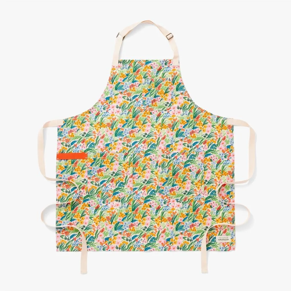The Best Apron for Bartenders: Style, Durability, and Functionality Compared