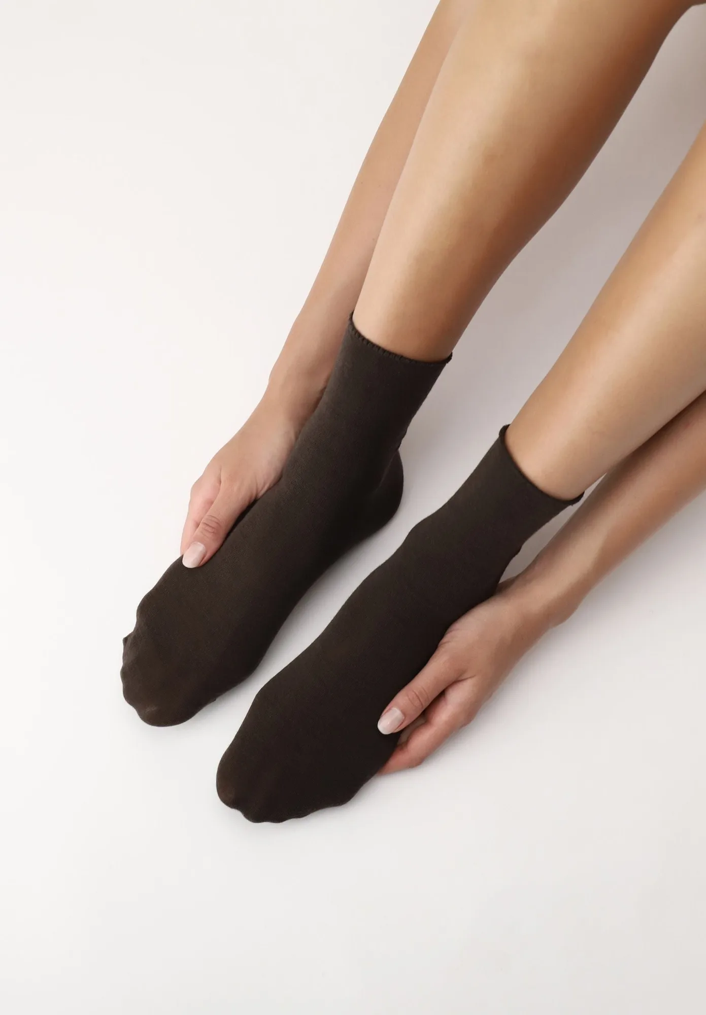 Chaussettes coton vs laine superwash : lesquelles durent plus longtemps ?