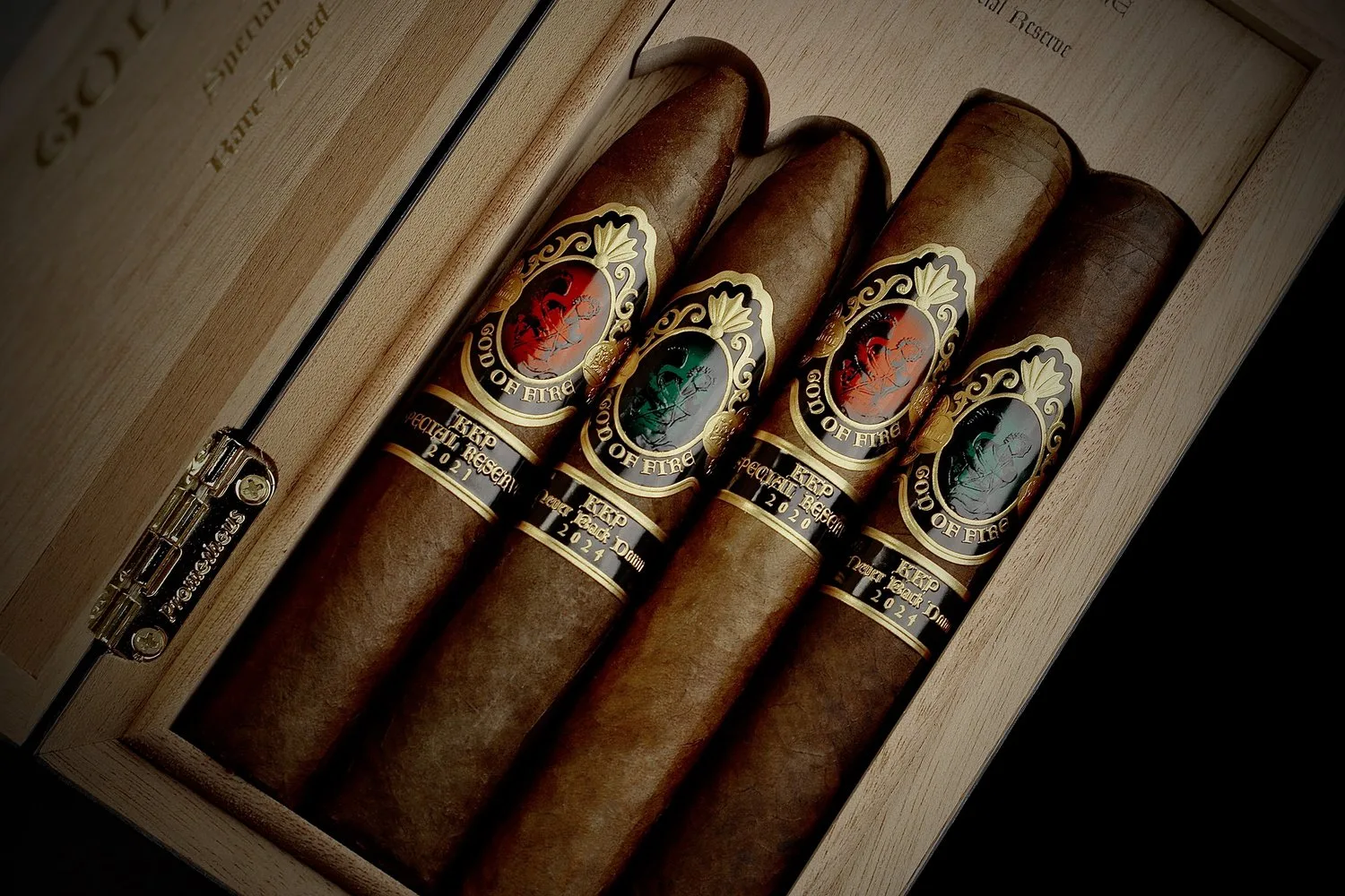 Zigarren richtig altern: Don Carlos LE und God of Fire Special Reserve