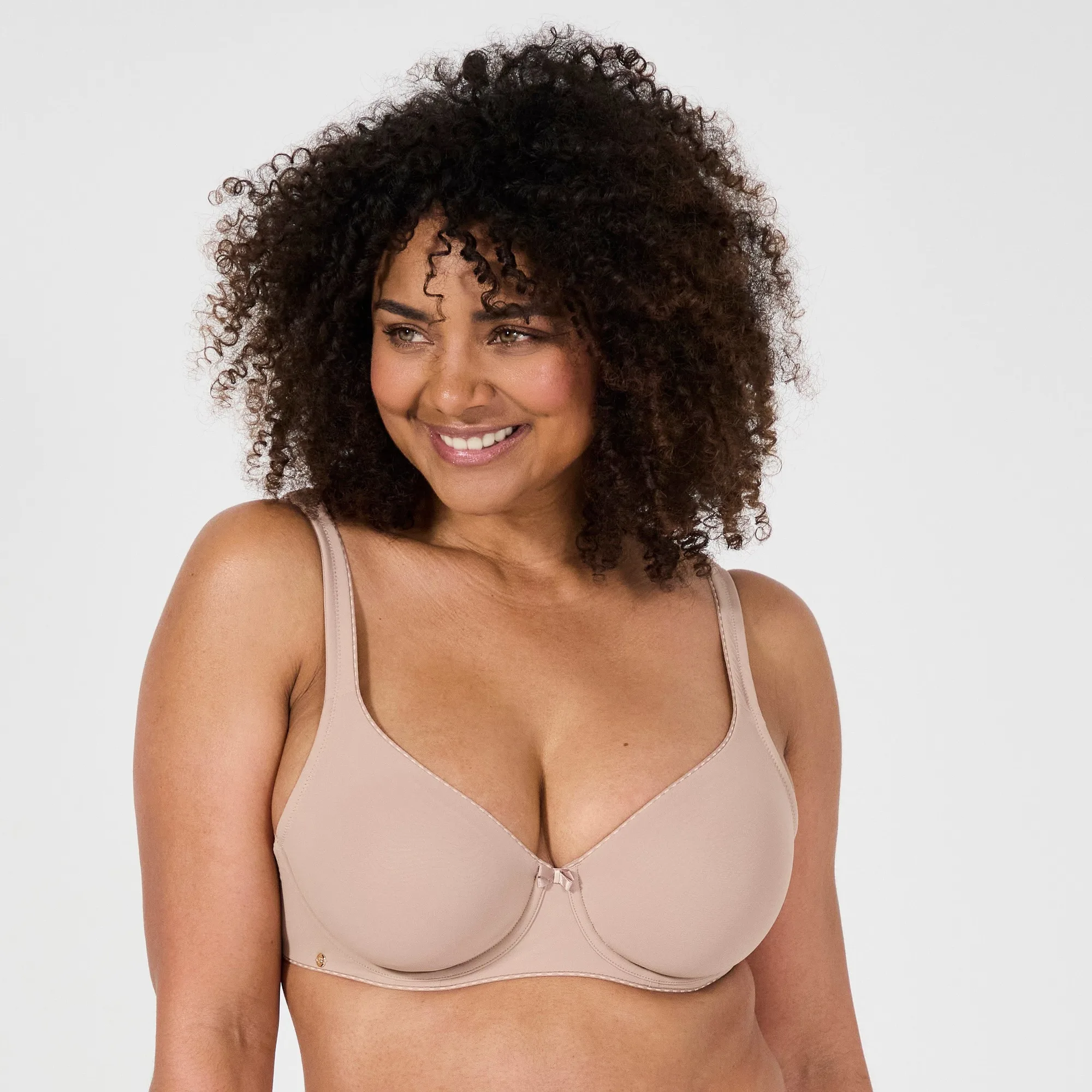 Soutien-gorge emboîtant ou soutien-gorge à coques : quelles différences ?