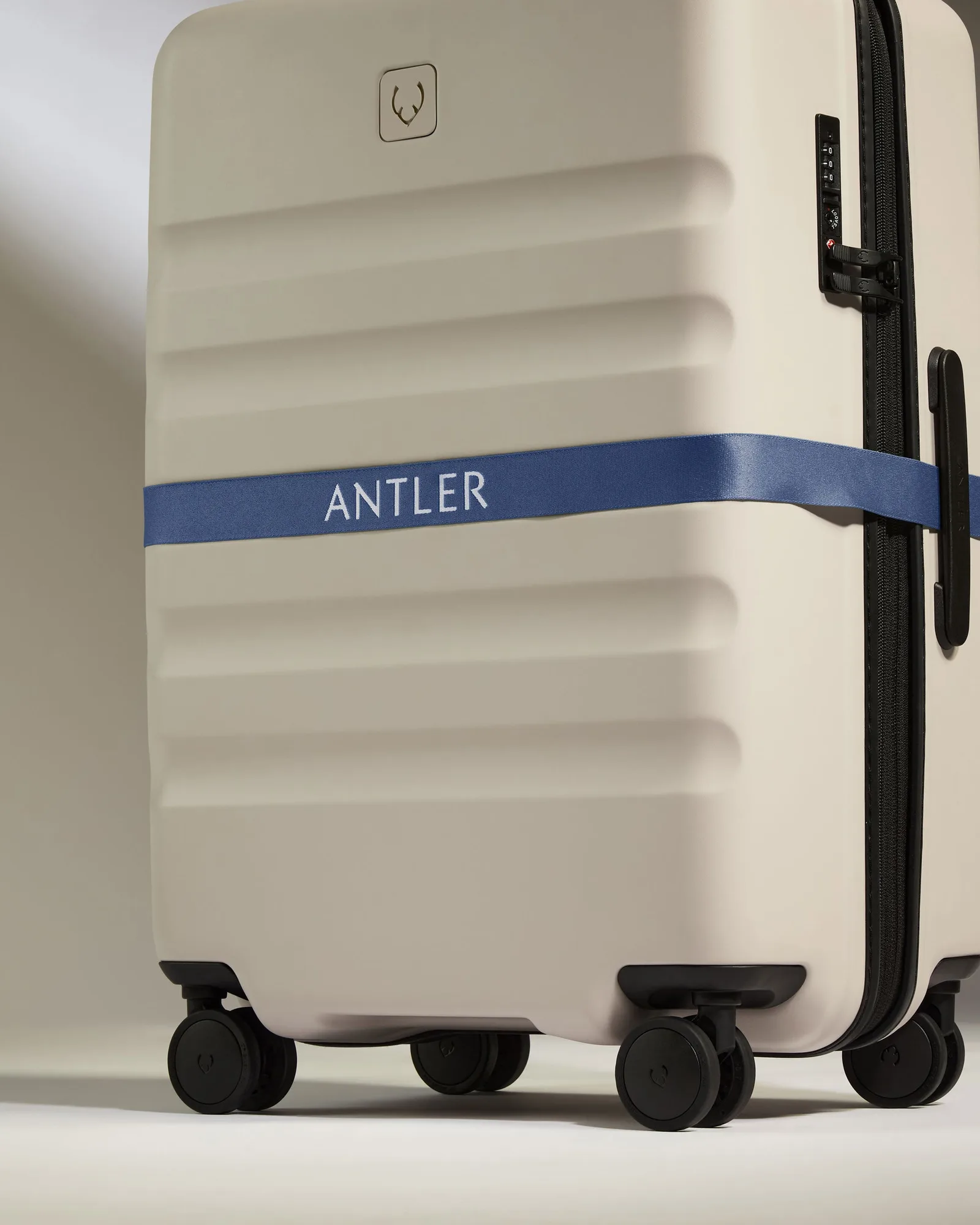 Luggage Straps Guide: When and How to Use Them