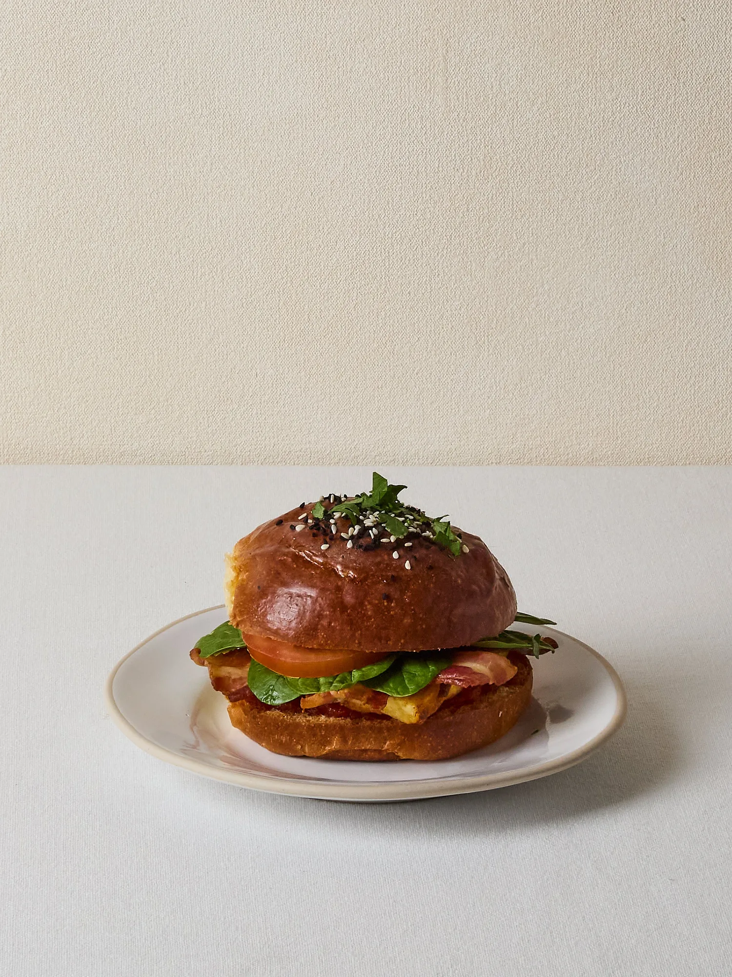 Sliders de bacon y huevo vs. bollo Soho: ¿qué bollo matutino?