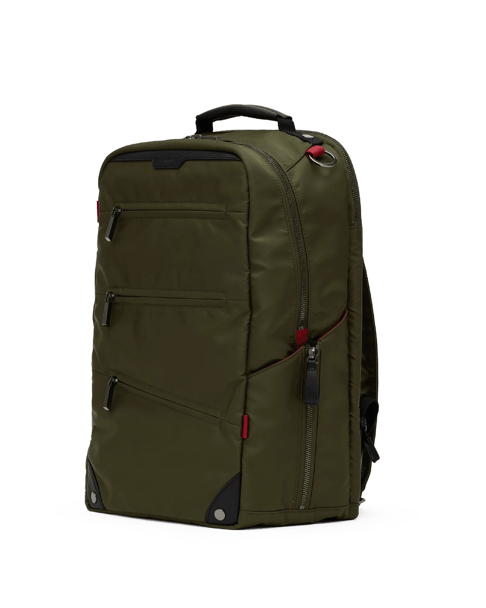 ما الذي يتسع في حقيبة Eden Backpack للحمل اليومي