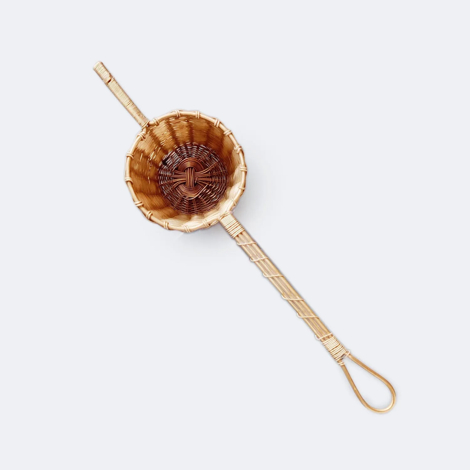 Como usar um infusor de chá de cesto para chá de folhas soltas