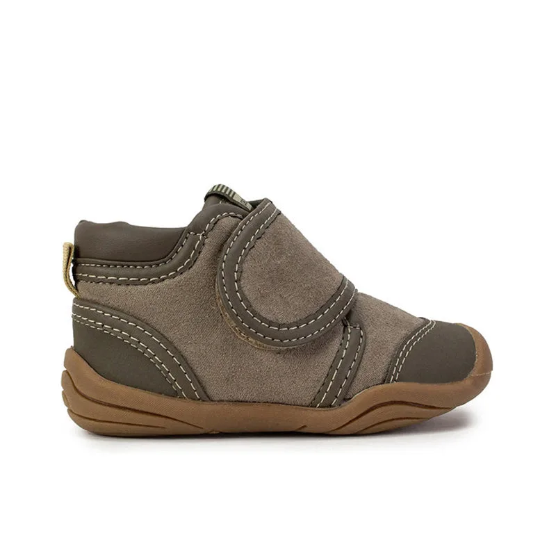 طريقة ارتداء حذاء Watson Grip 'n' Go