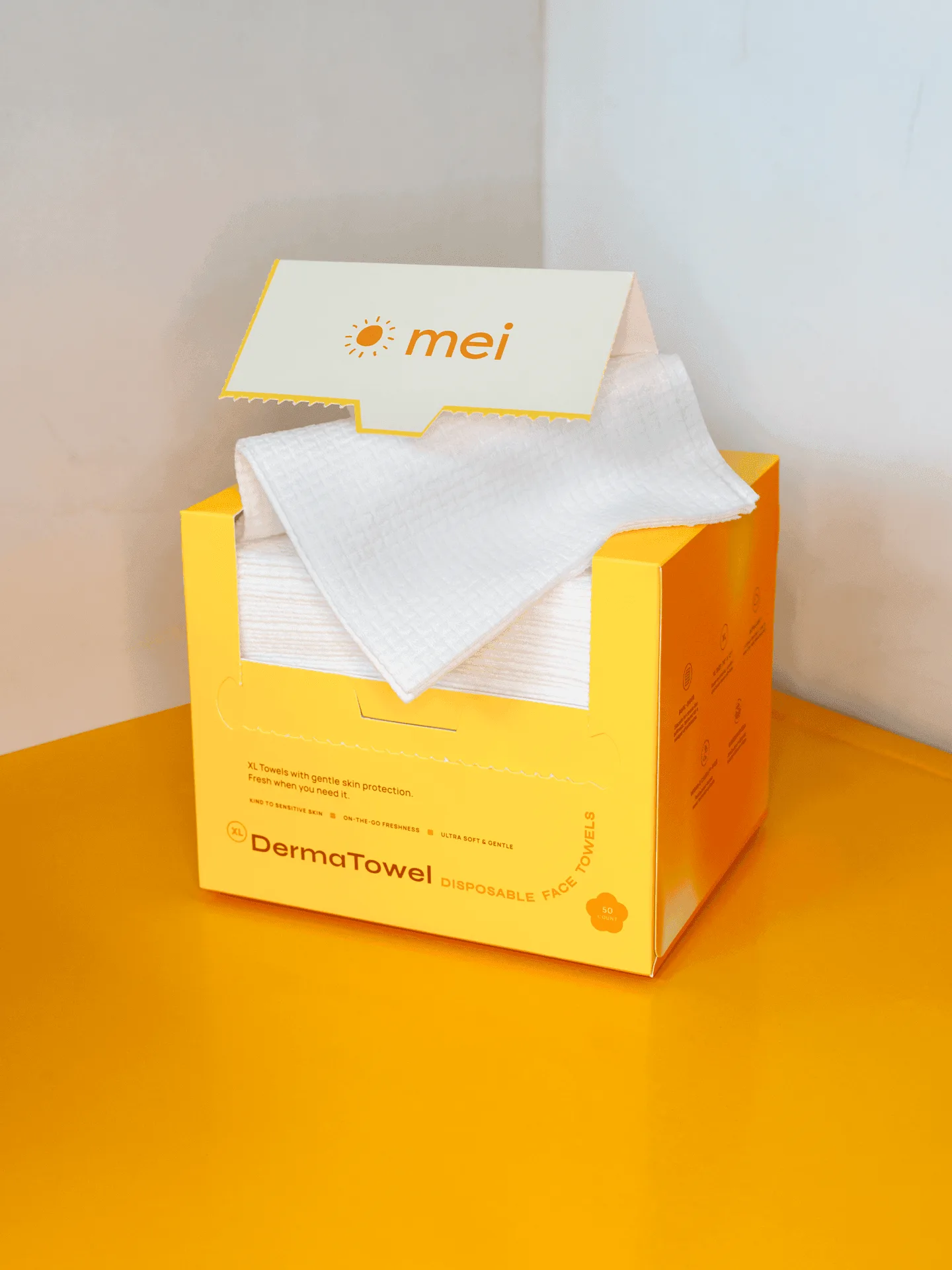 Serviettes jetables vs cotons démaquillants : lequel choisir ?