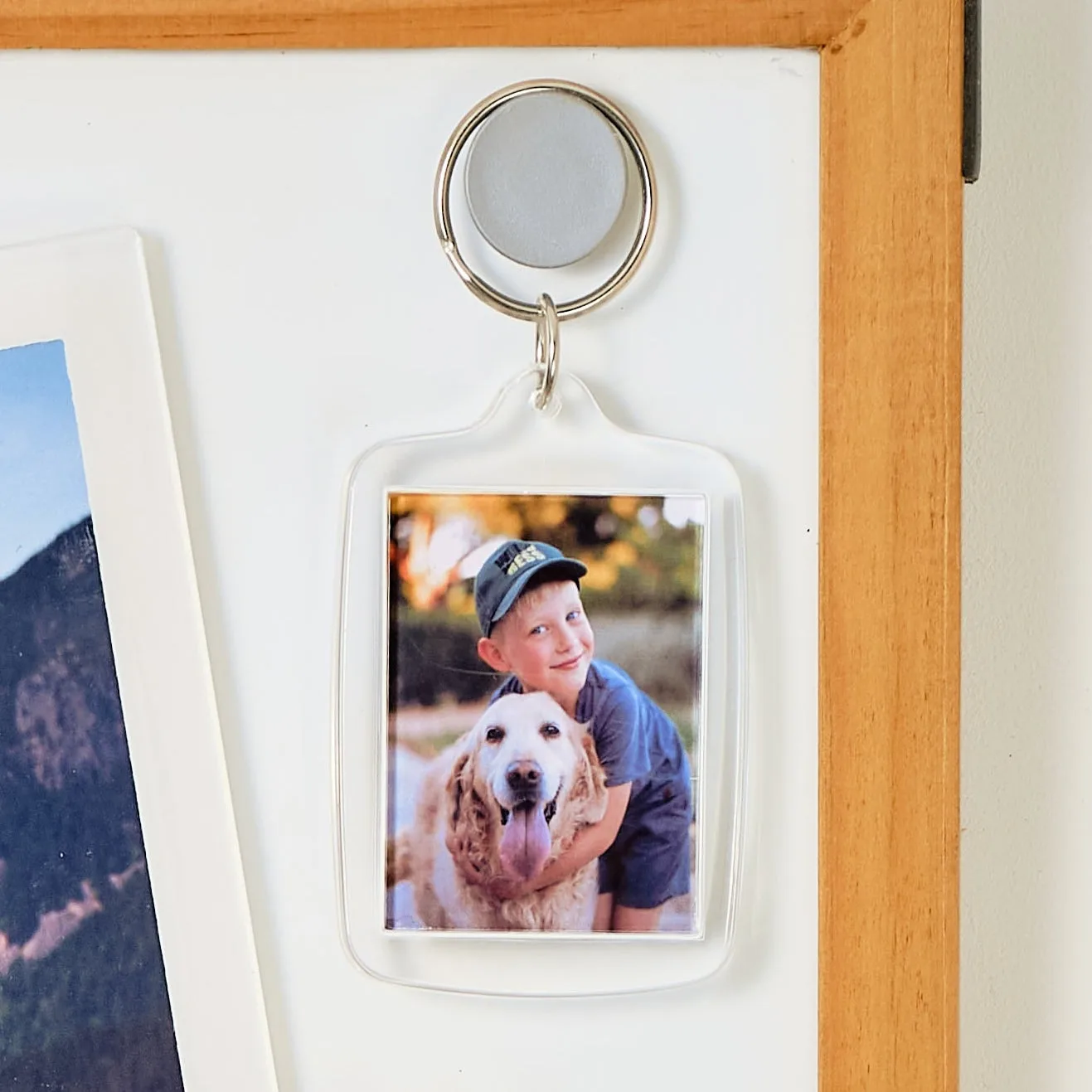 Acrylic Photo Keyring vs Magnetic Frame: Which Gift to Choose