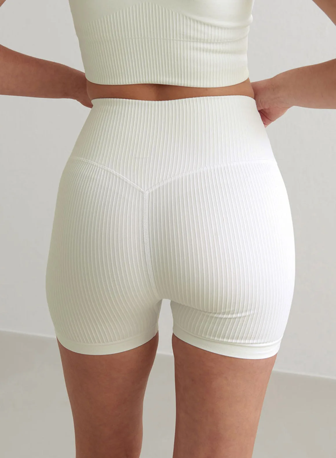 Falda-pantalón vs. shorts de ciclista: guía para gimnasio y diario