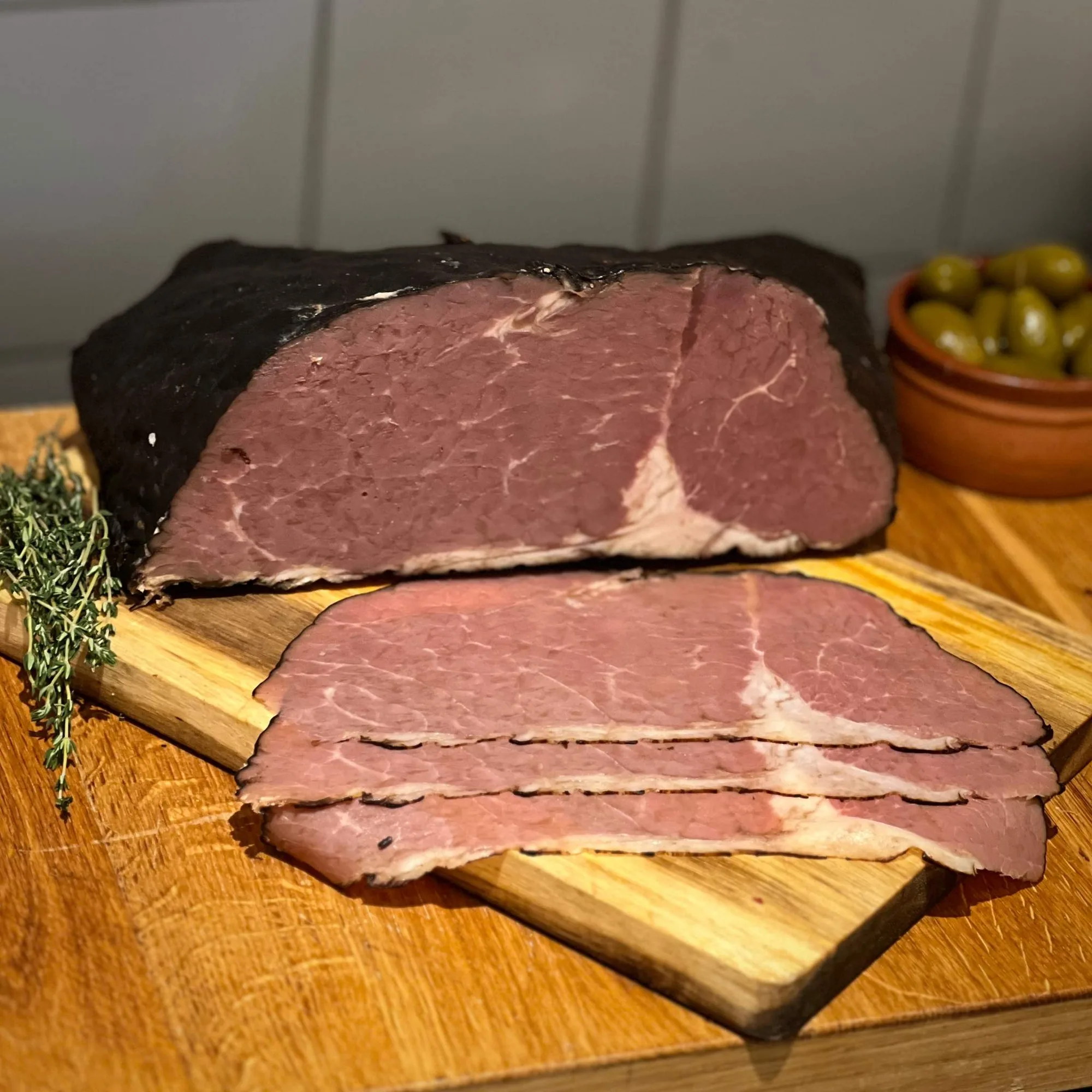 Come affettare sottilmente roast beef e pancetta affumicata