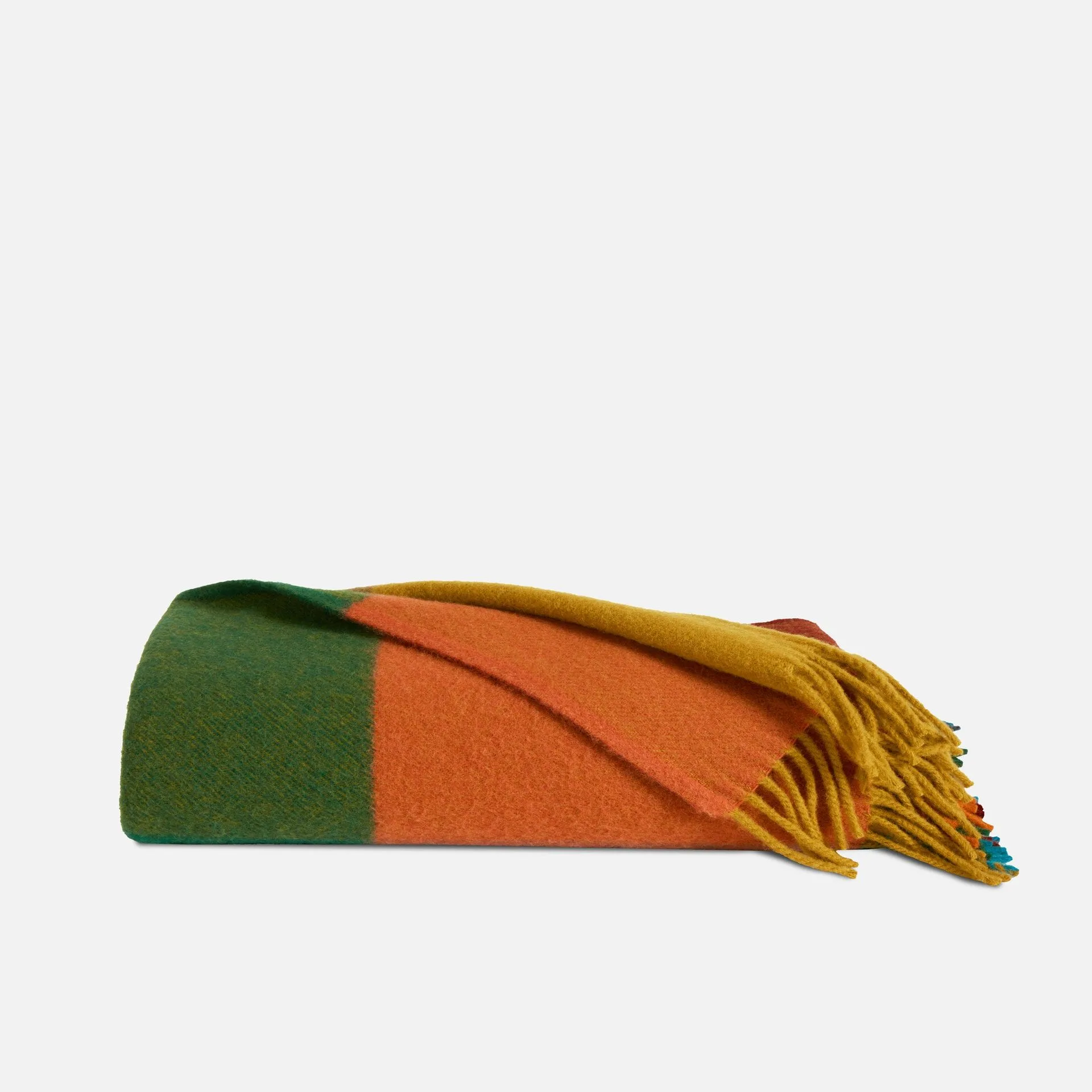 Alpaca Throw Blanket vs. Lambswool Throw Blanket: Which Luxury Fabric Is Right for You?