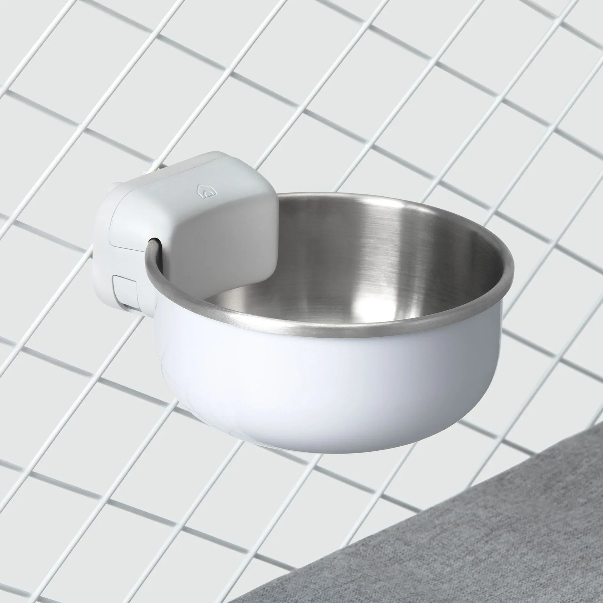 Crate Bowl vs Standard Dog Bowls: Which Is Best for Feeding in Crates?
