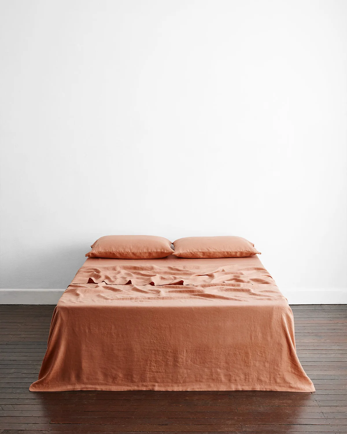 How to Remove Yellow Stains from White Linen Sheets Naturally