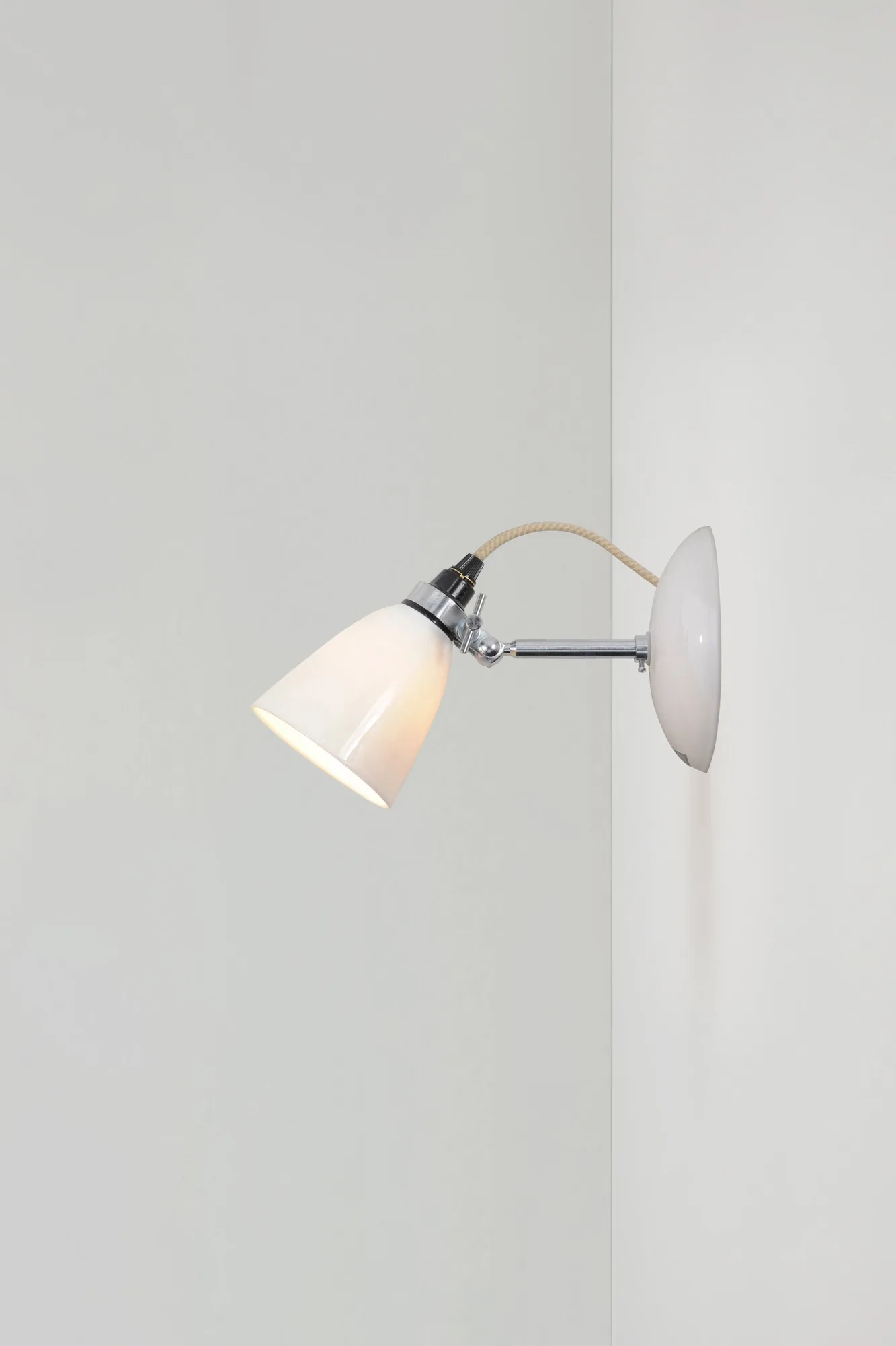 How to Install a Weatherproof Outdoor Wall Light: Step-by-Step Guide
