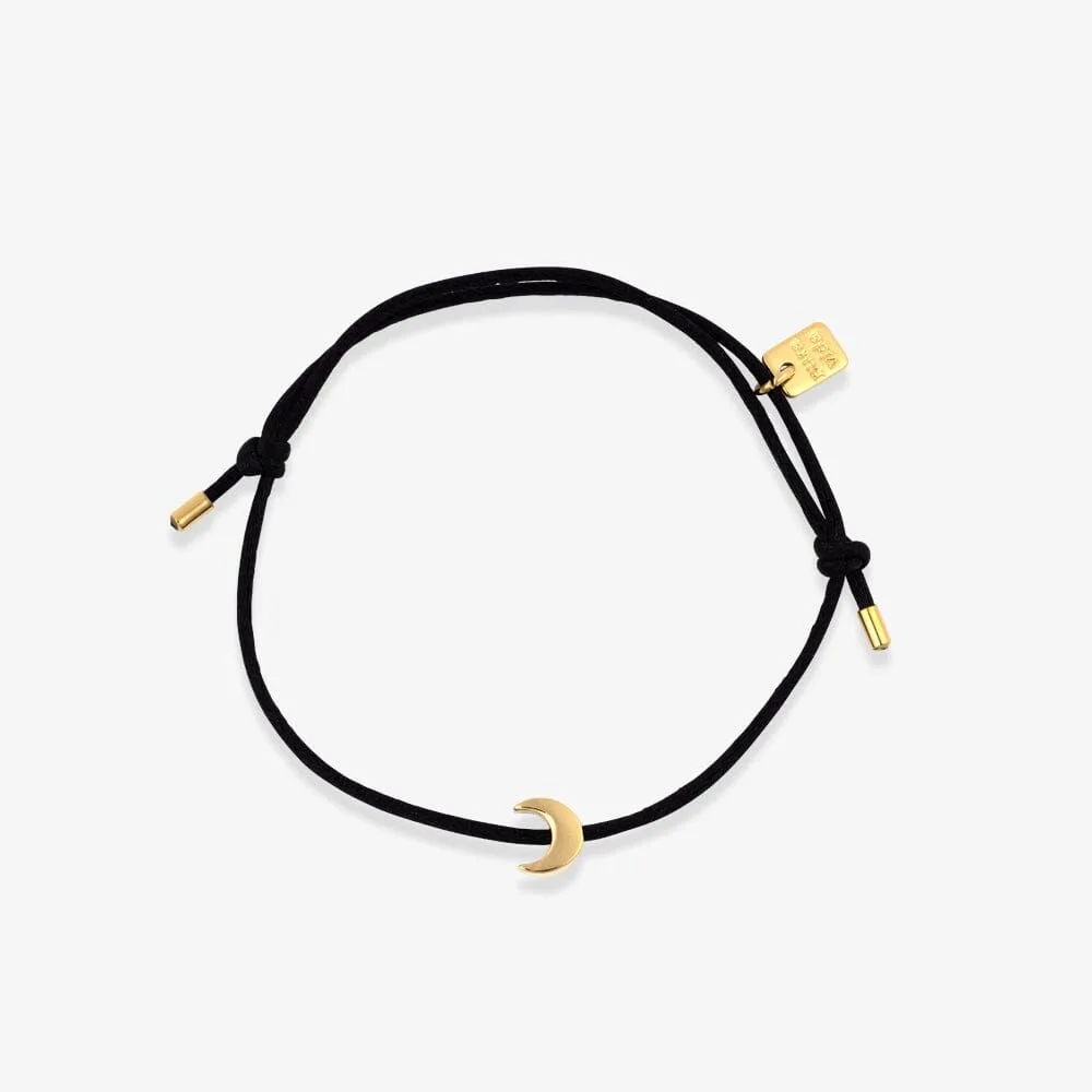 How to Style Anklets with Sneakers: A Trendy Casual Look