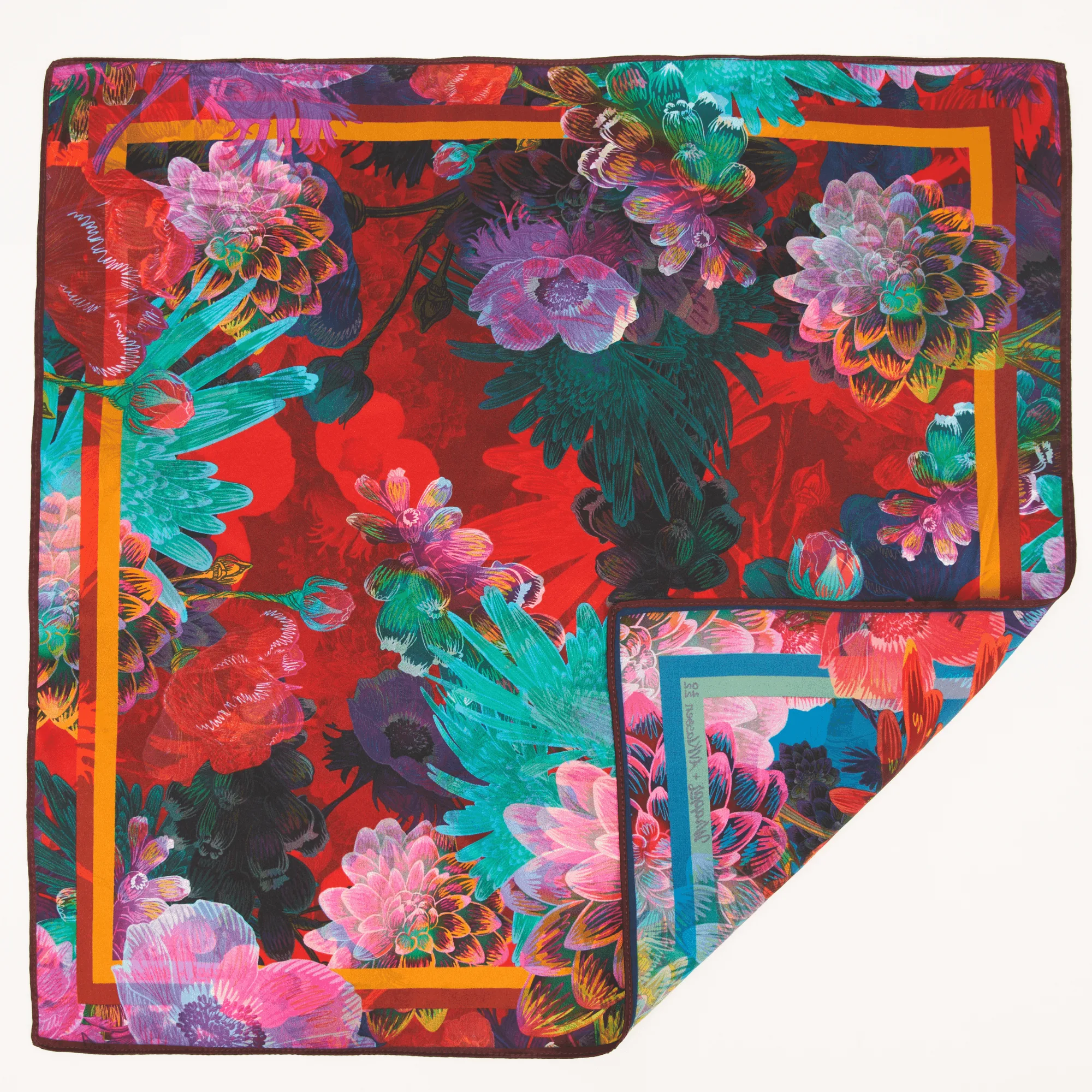 Rosebud | Furoshiki in seta di gelso da 18" di Adam Klassen