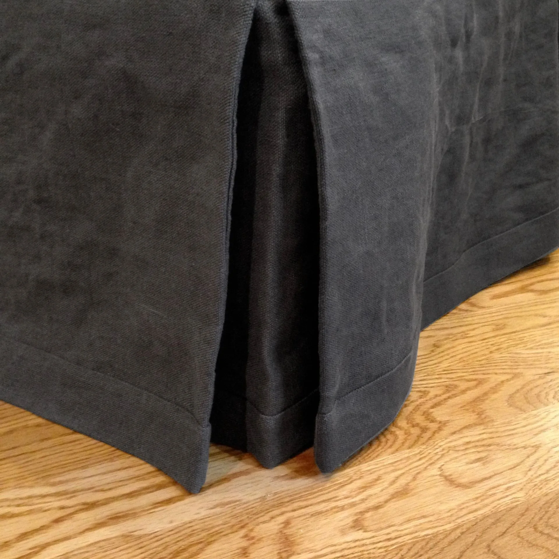 Linoto Graphite Linen Bedskirt Dust Ruffle Review: A Sleek Addition to Your Bed