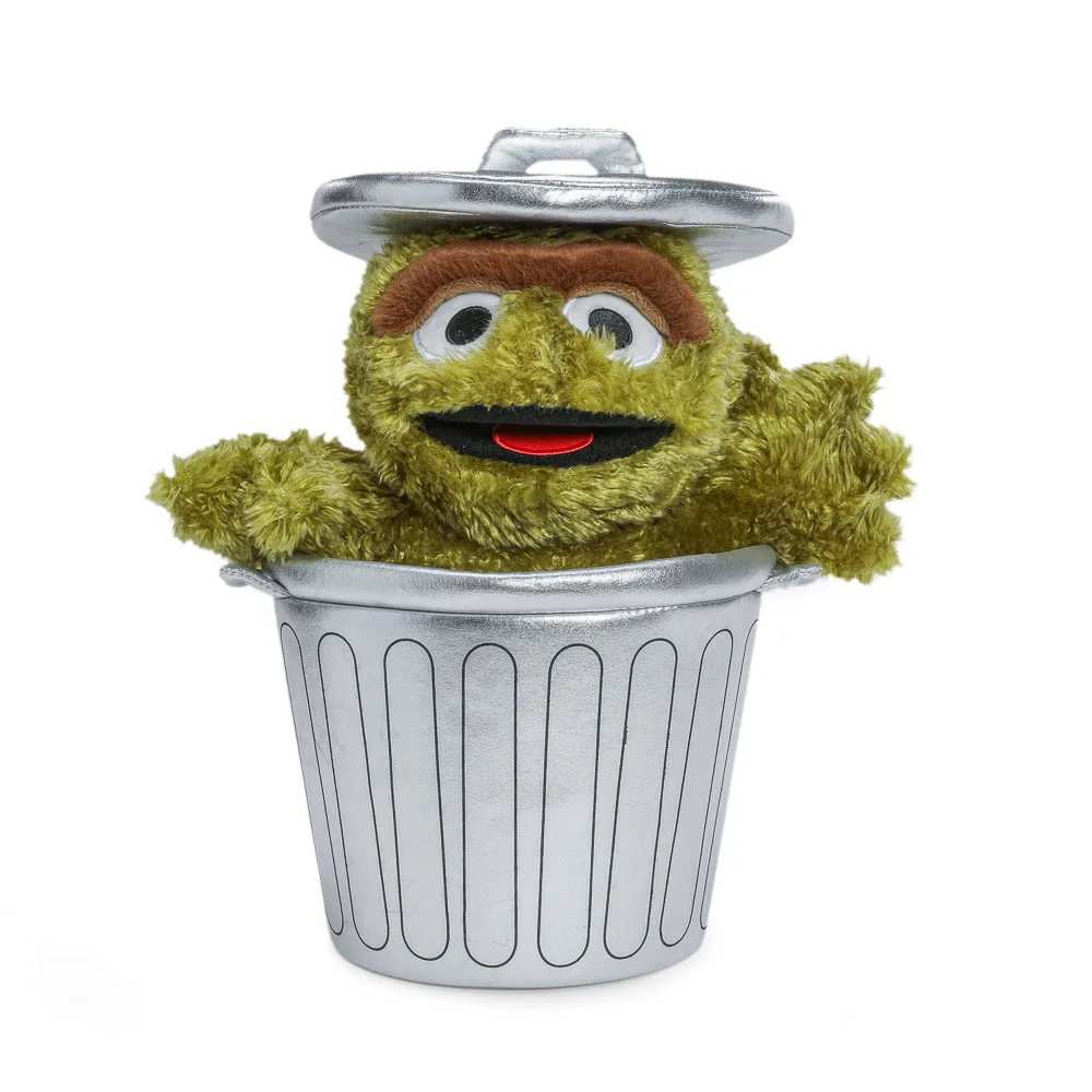 1, rue Sésame Oscar le Grouch dans sa Poubelle Peluche
