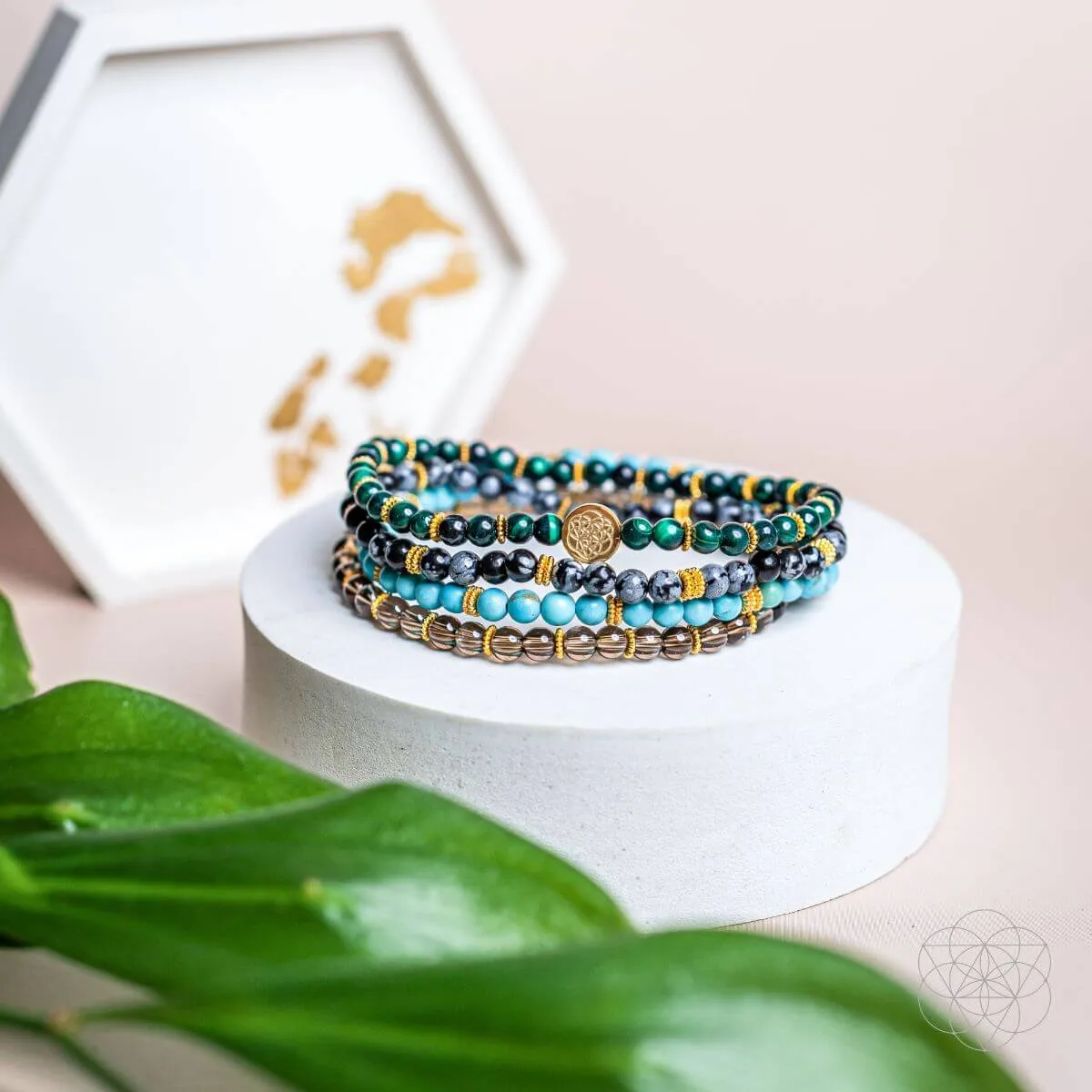 Amethyst vs. Lapis Lazuli: Which Stone Enhances Intuition and Spiritual Growth?
