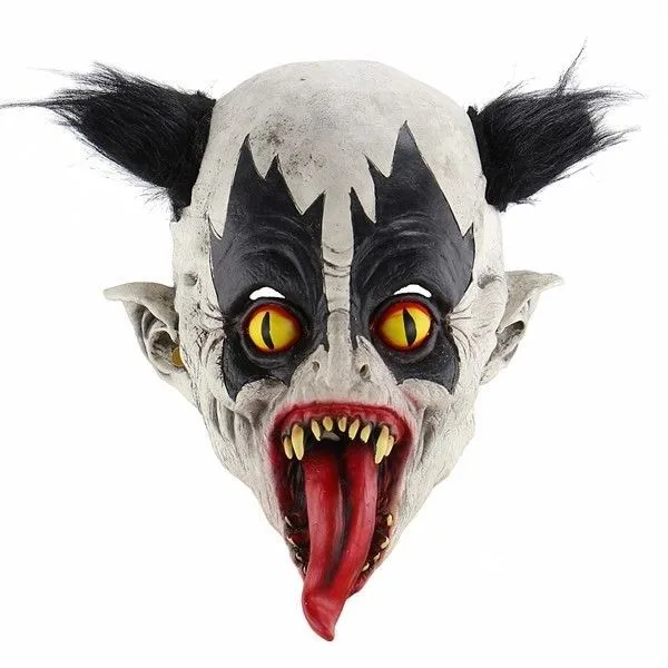 Maschera da clown malvagio vs maschera da chef insanguinata: quale fa più paura?