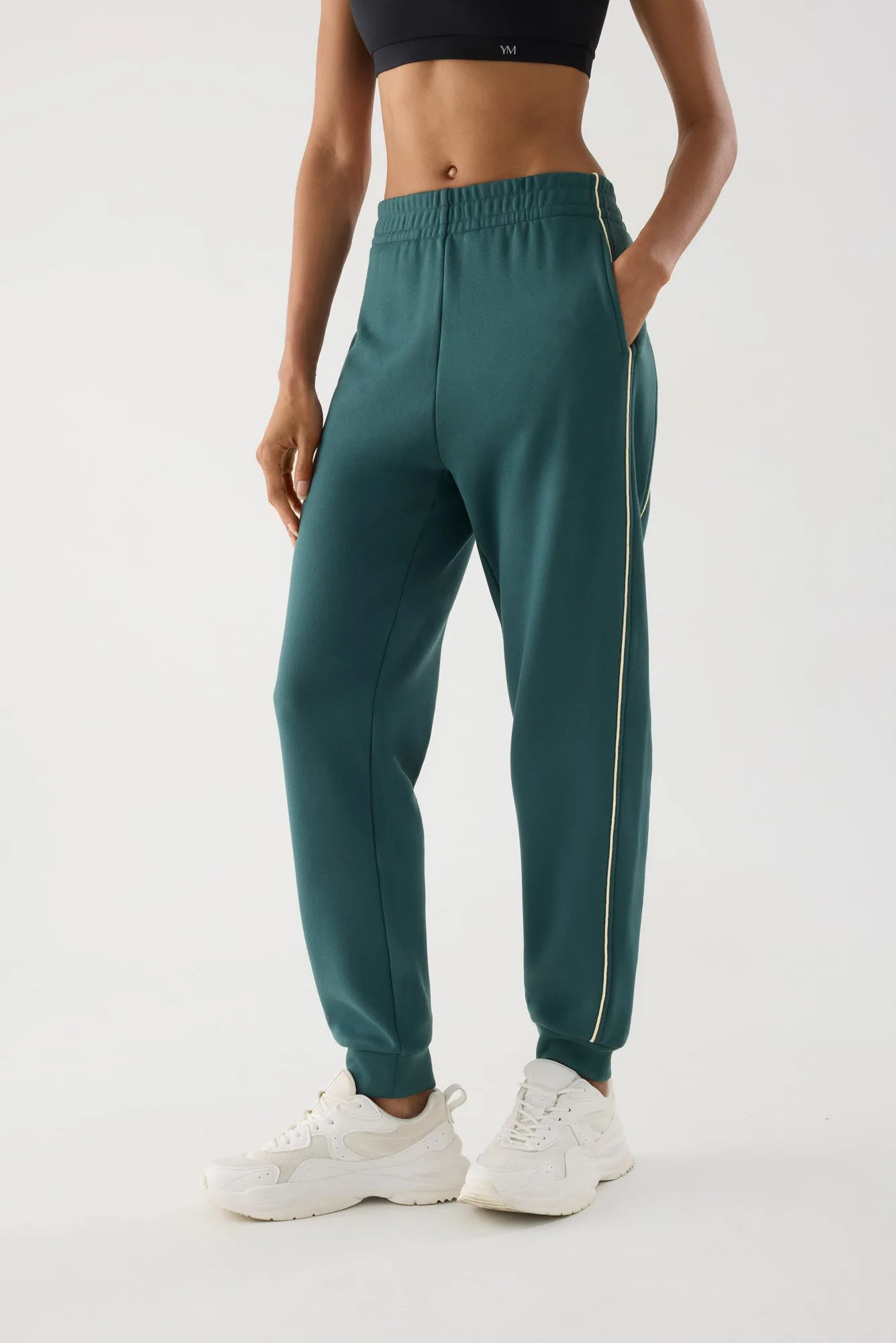 Jogger vs Straight Leg Sweatpants: Which Fit Is Right?