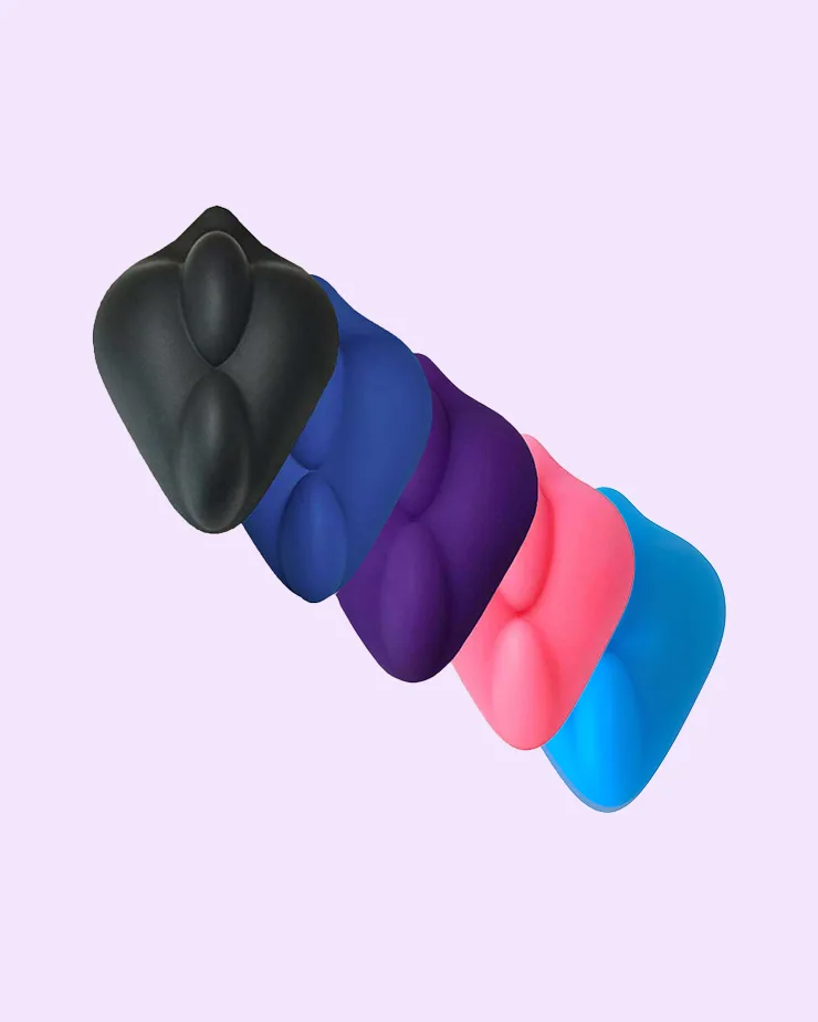 So wählst du dein erstes Strap-On-Geschirr und Dildo aus