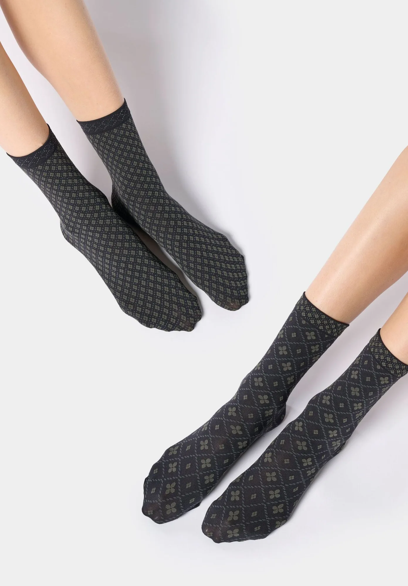 Sind gemusterte blickdichte Socken fürs Büro geeignet?
