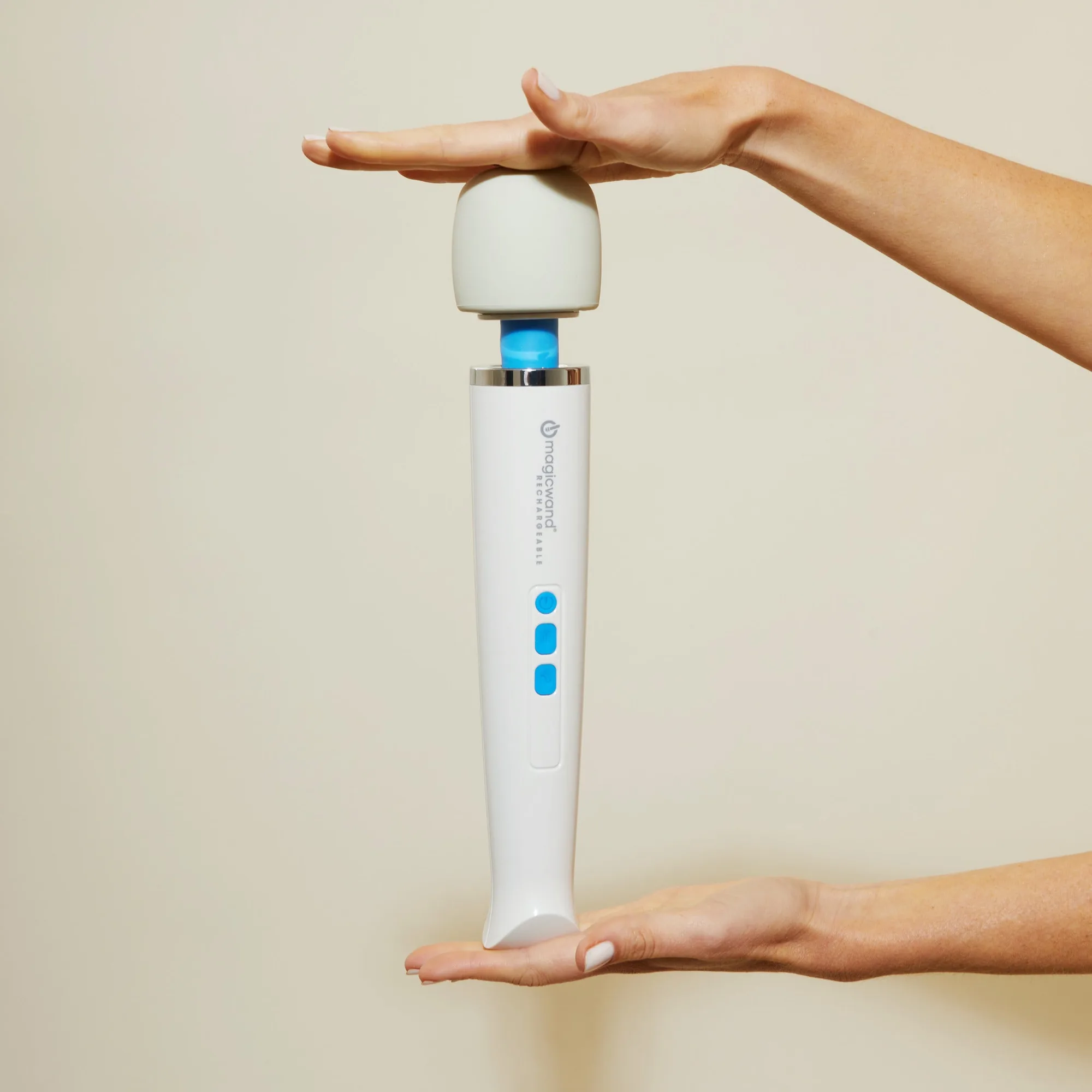 Magic Wand القابلة للشحن مقابل Mini: القوة مقابل قابلية الحمل