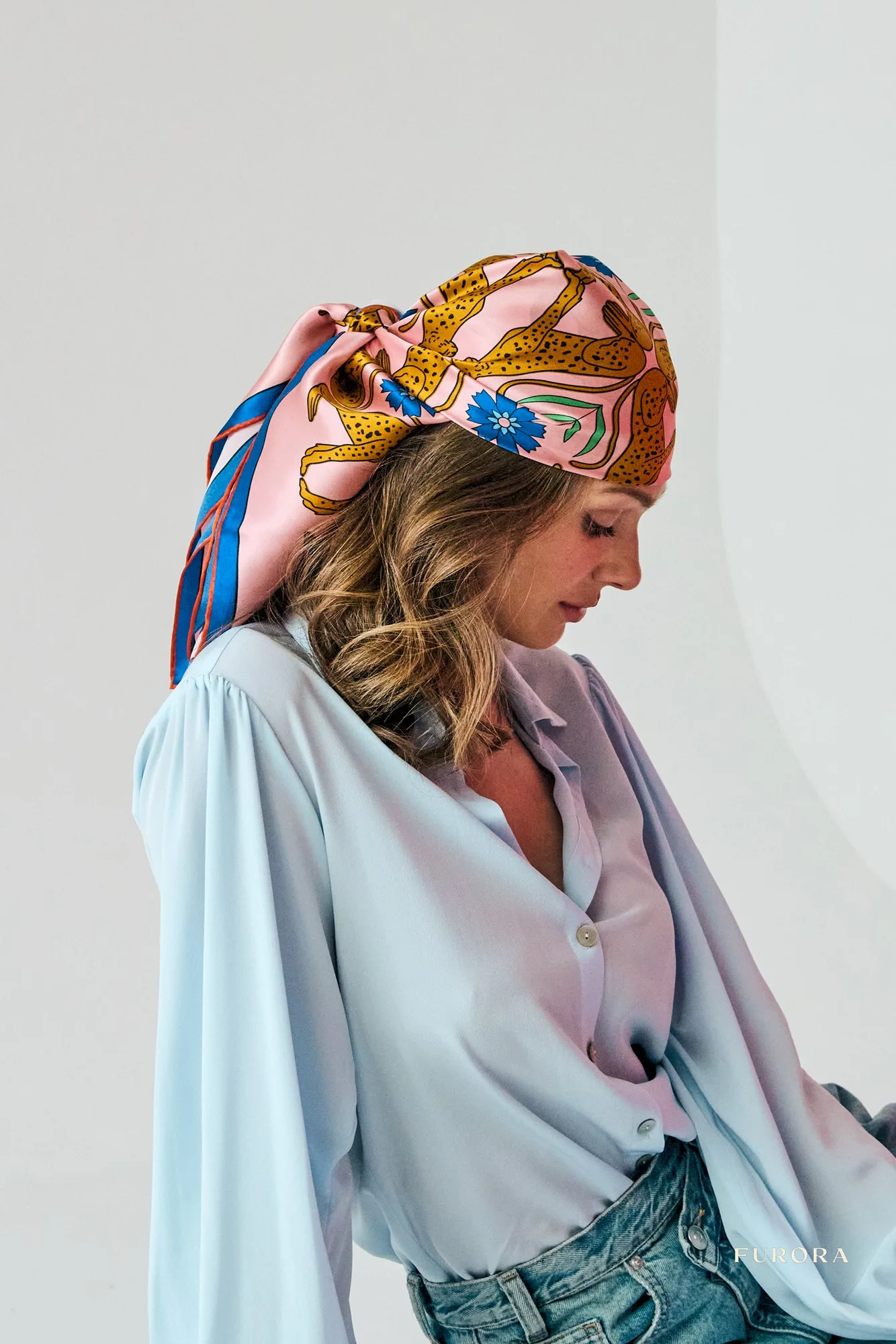 Come creare un guardaroba capsule con accessori in seta: guida pratica