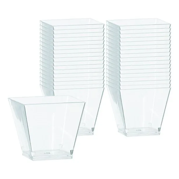 Vasos de licor de plástico vs. cubos de cóctel mini para canapés